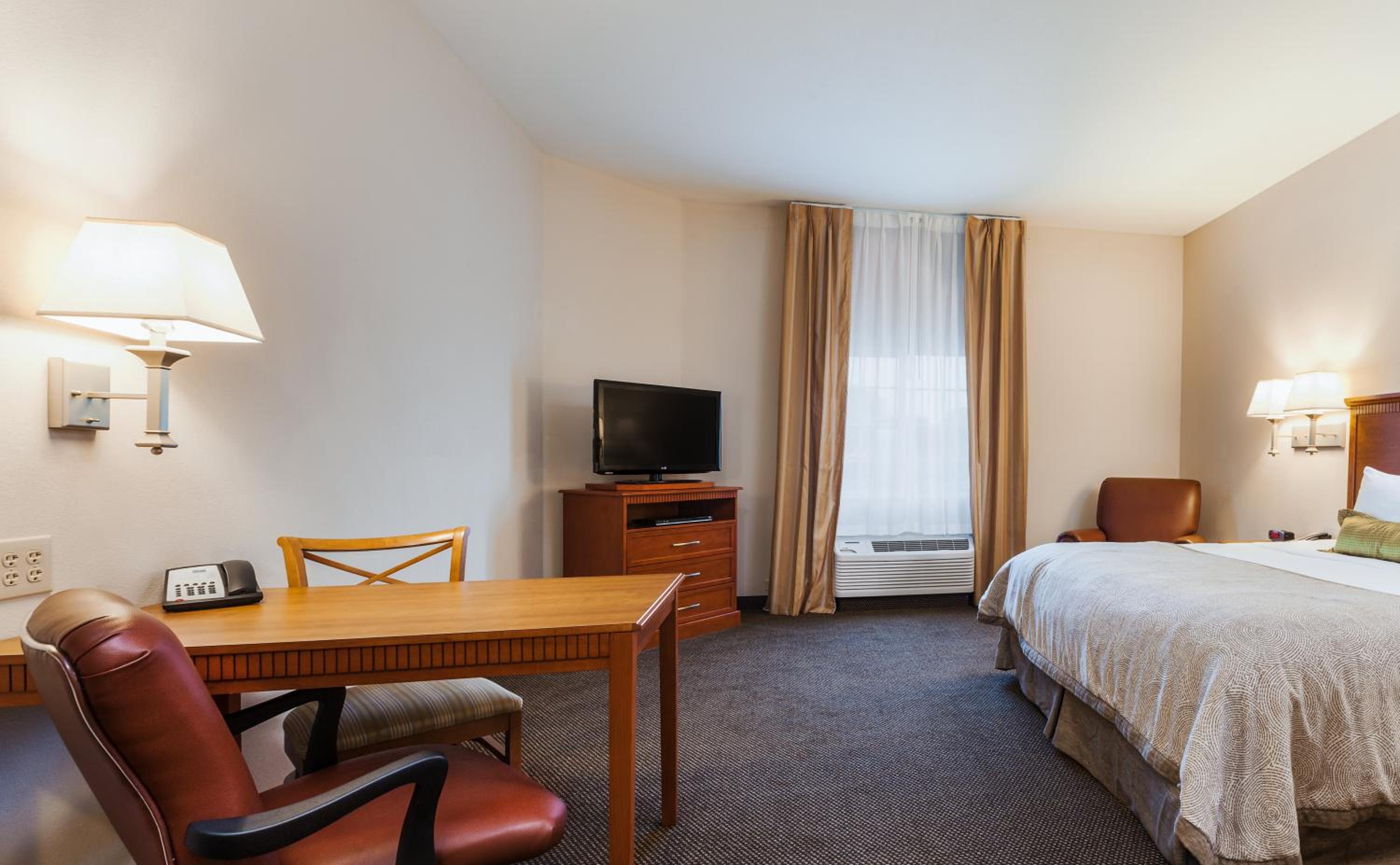One-Bedroom Queen Suite - Photo 1