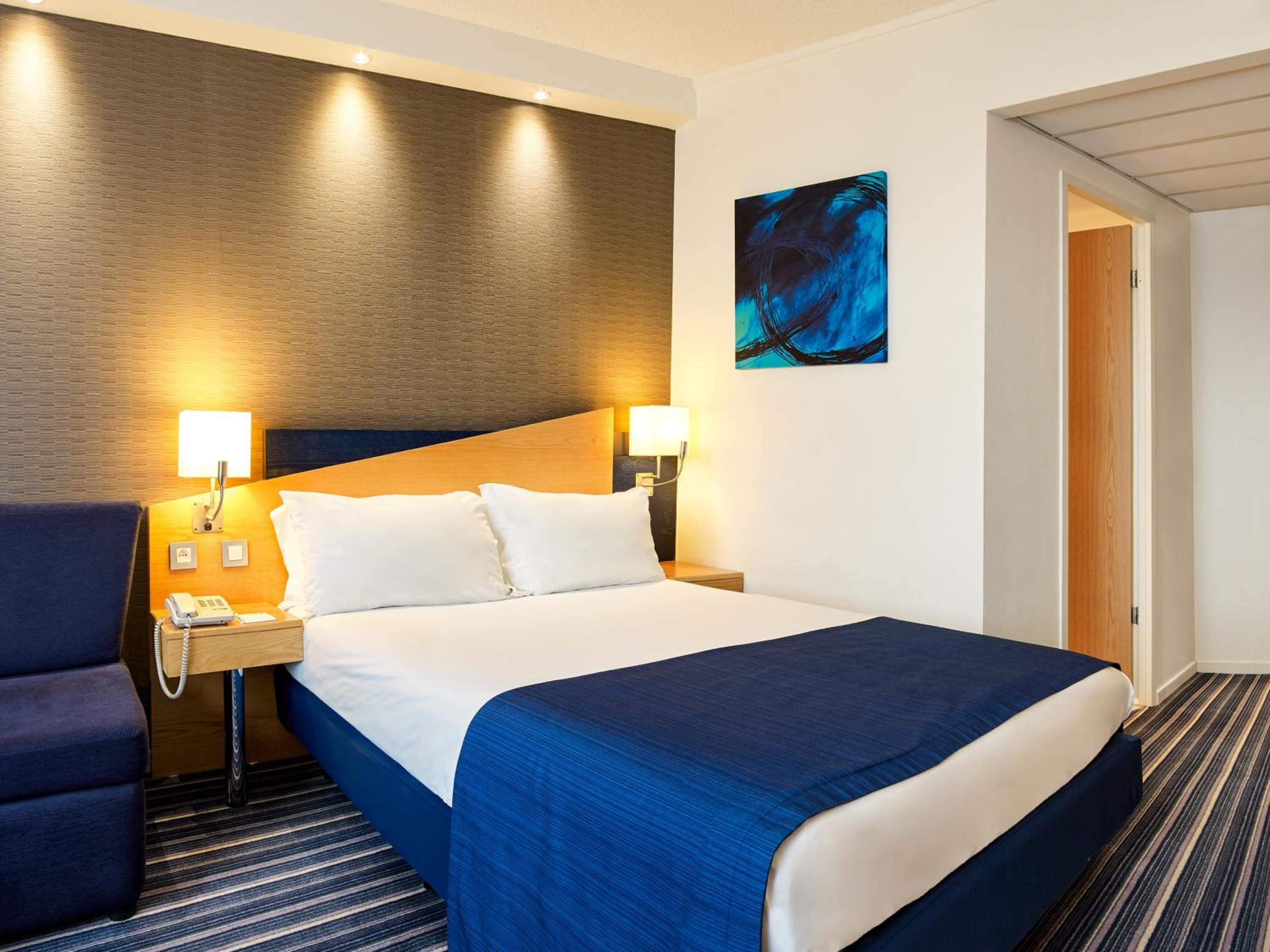 Standard Room with Free Breakfast - Photo 7