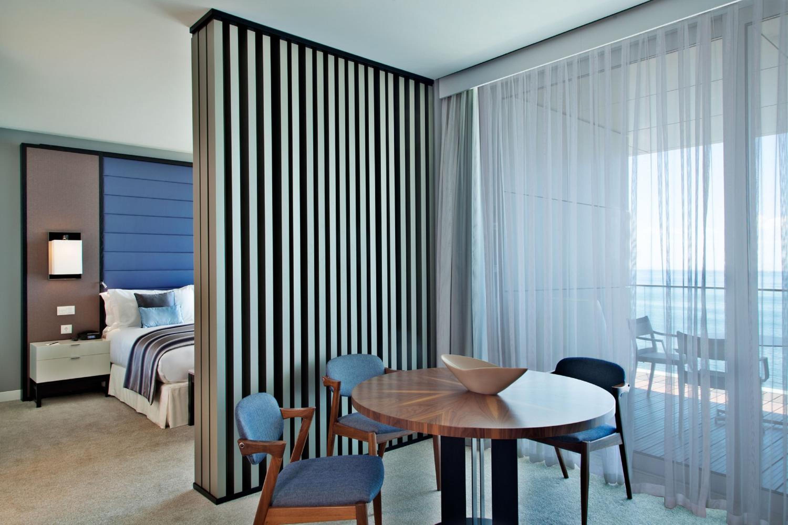 One Bedroom Suite (Non Smoking) thumbnail 6