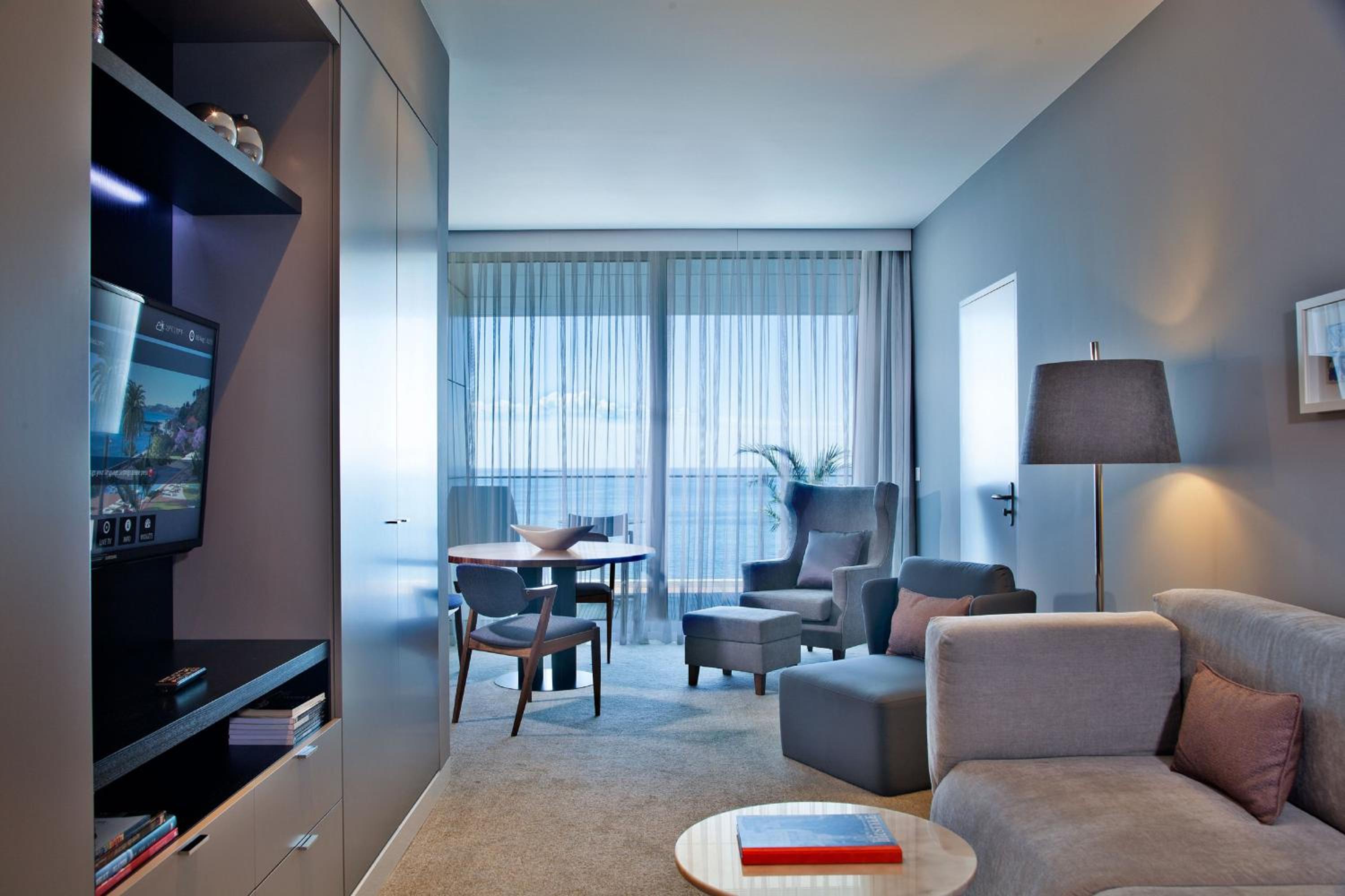 One Bedroom Suite (Non Smoking) thumbnail 6
