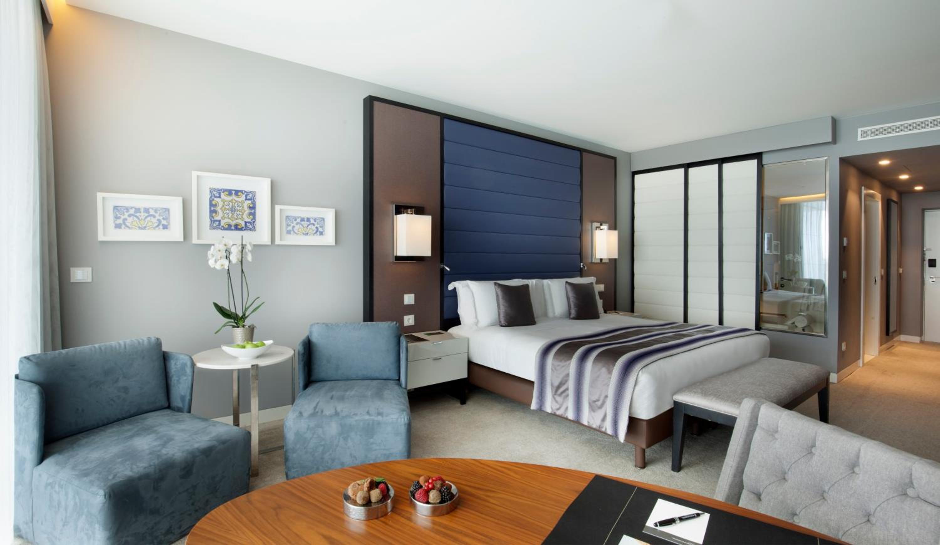 Junior Suite with One King Bed (Non Smoking)