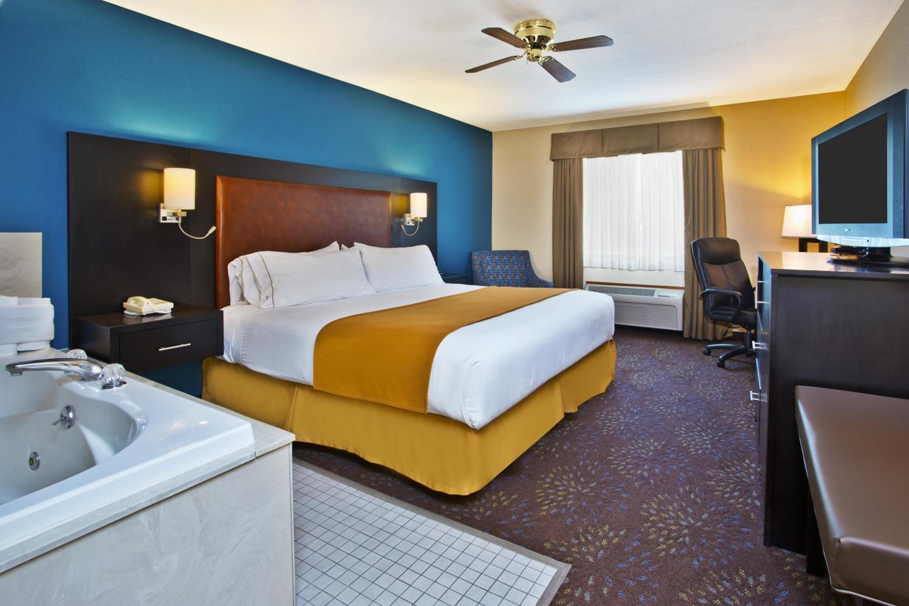 King Room with Jetted Tub - Photo 1