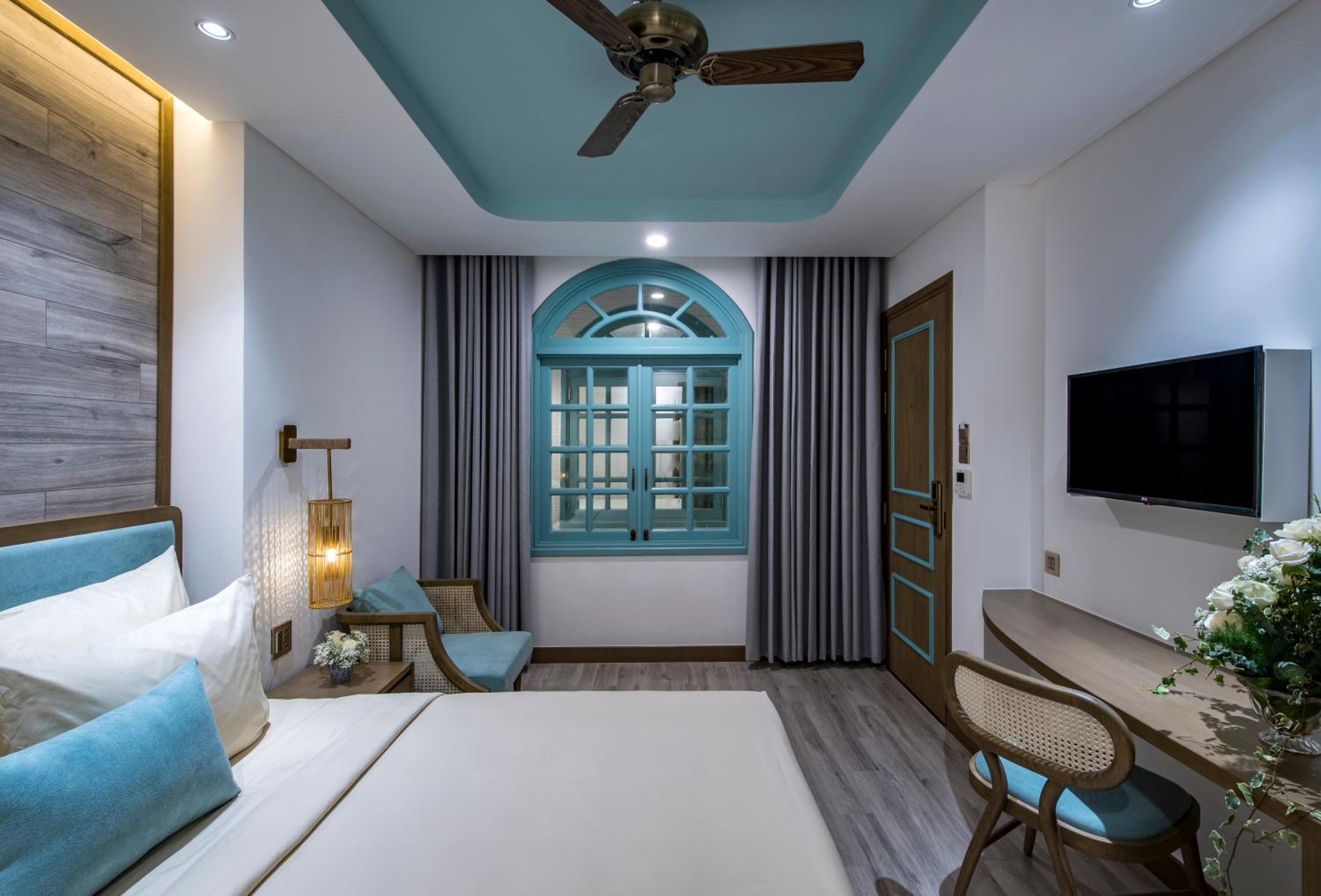 Superior Double (Internal Window) + Free Afternoon Tea