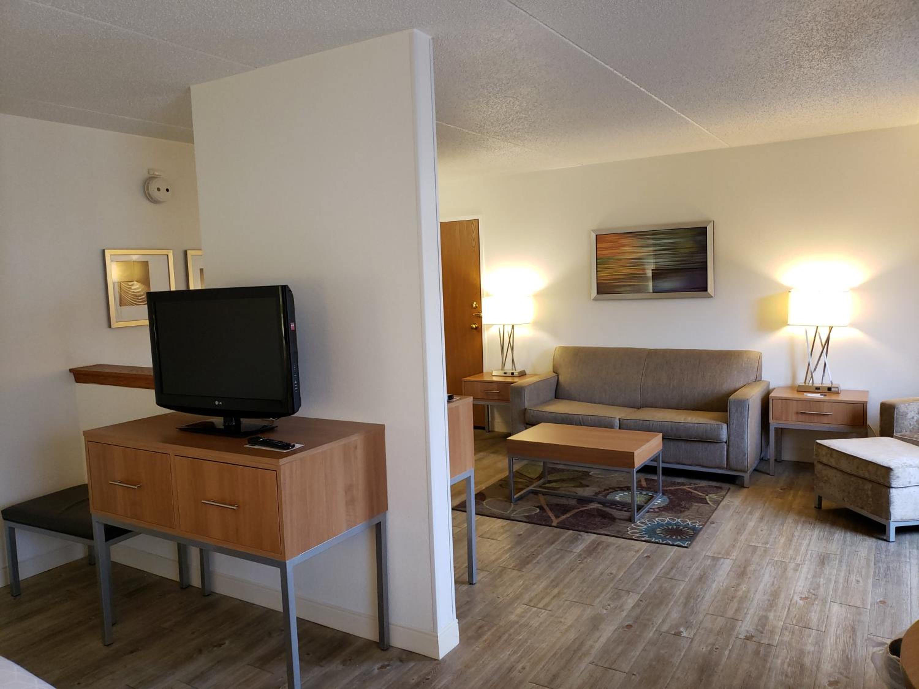 King Suite - Photo 2