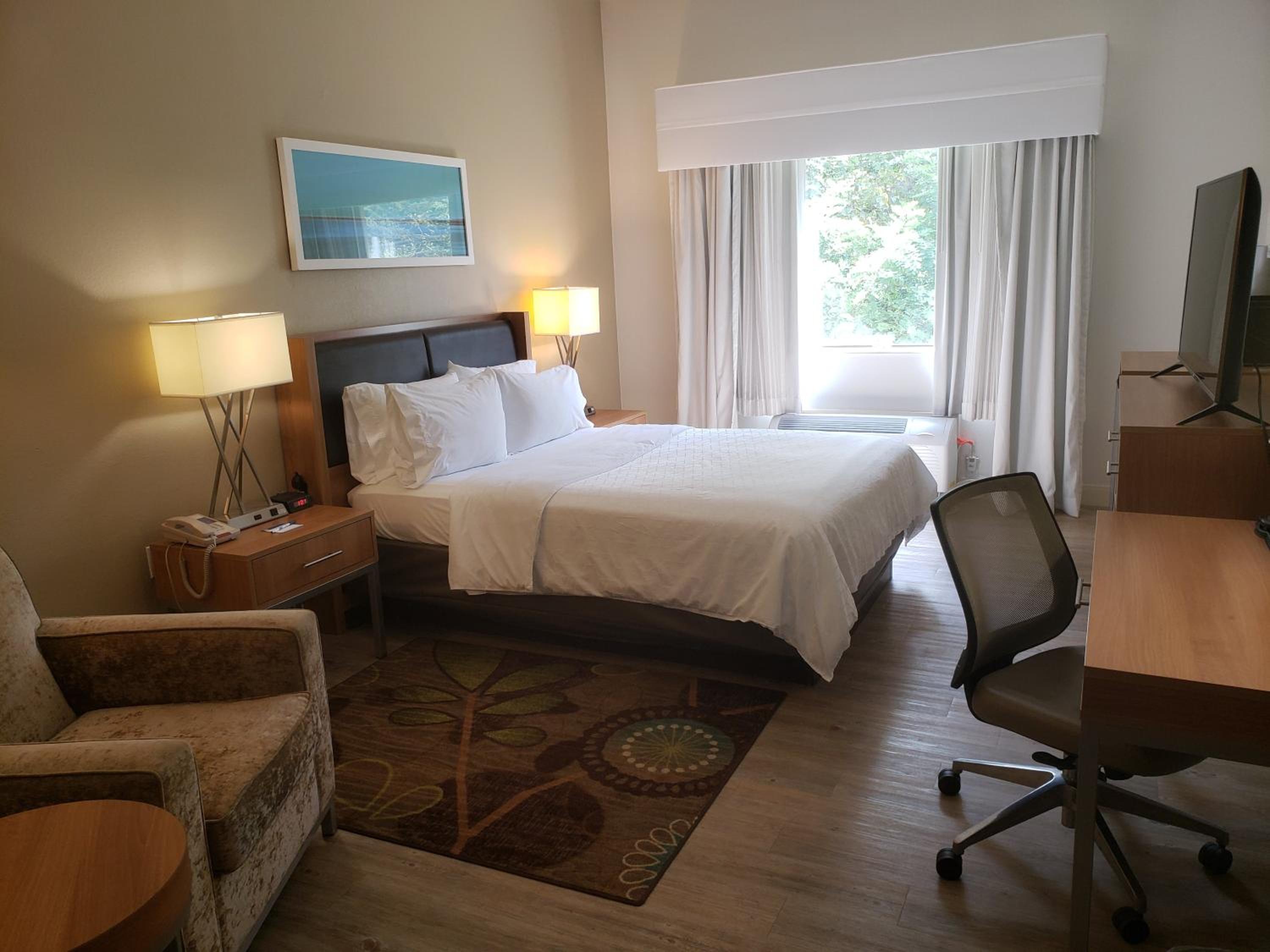 Standard Queen Room - Photo 6