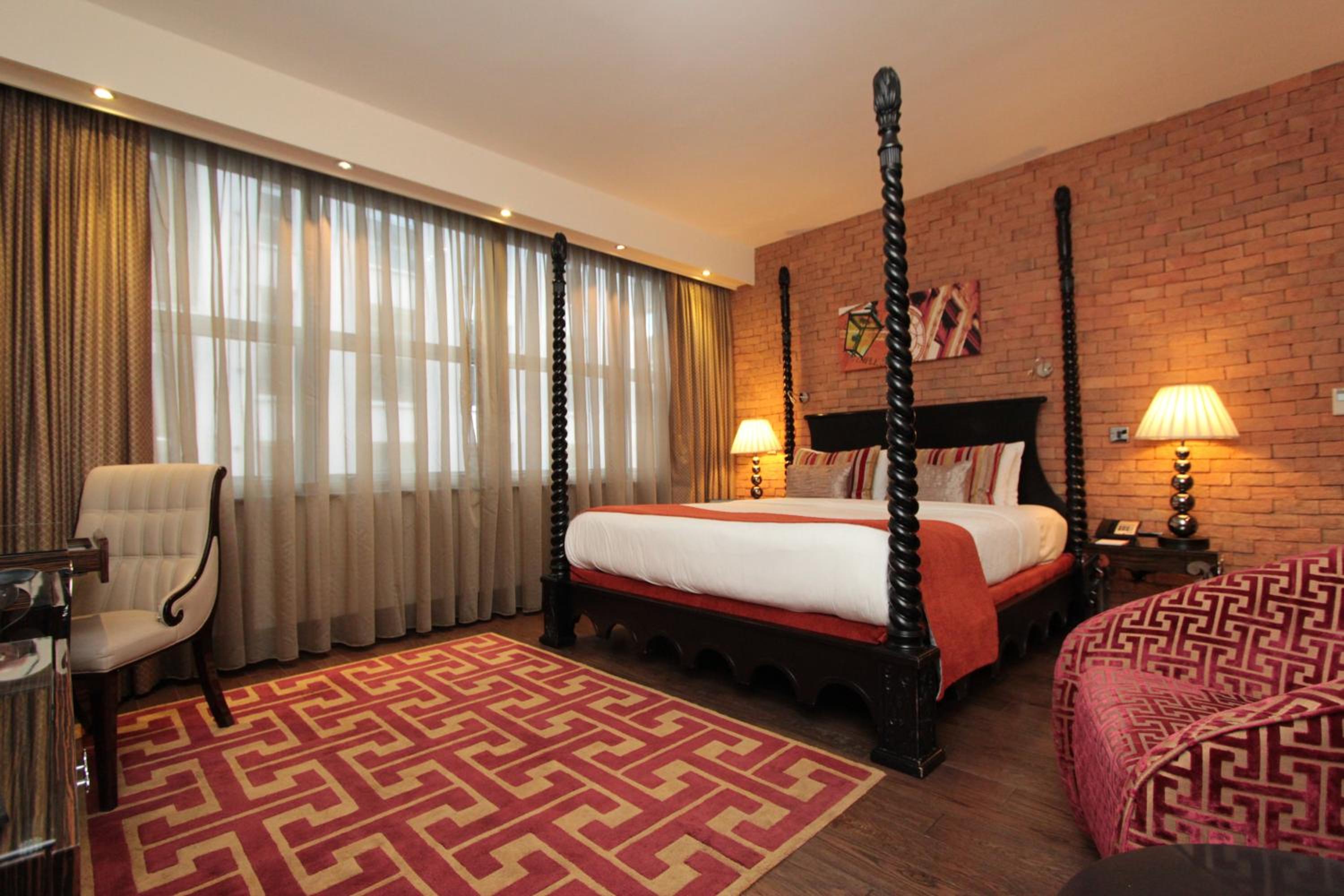 Premium King Room photo 3