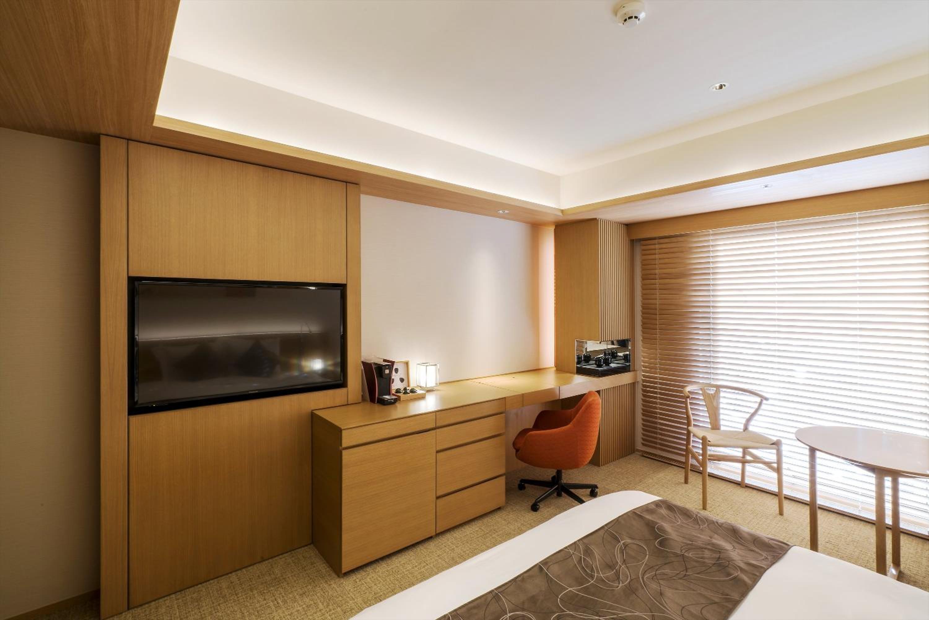 King Room with View - Non-Smoking - Photo 1