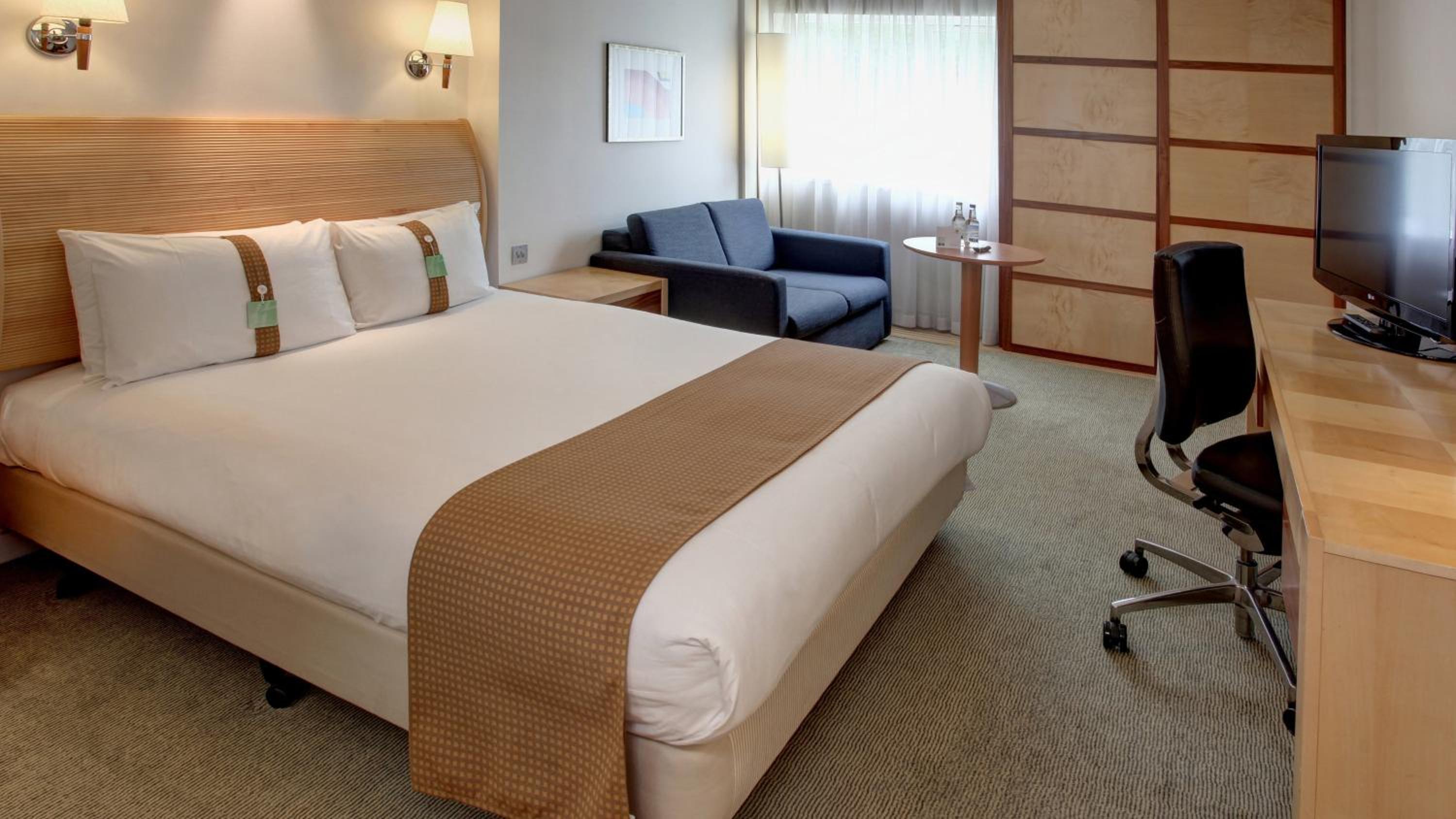 Standard Double Room with Single Sofa Bed - Photo 13