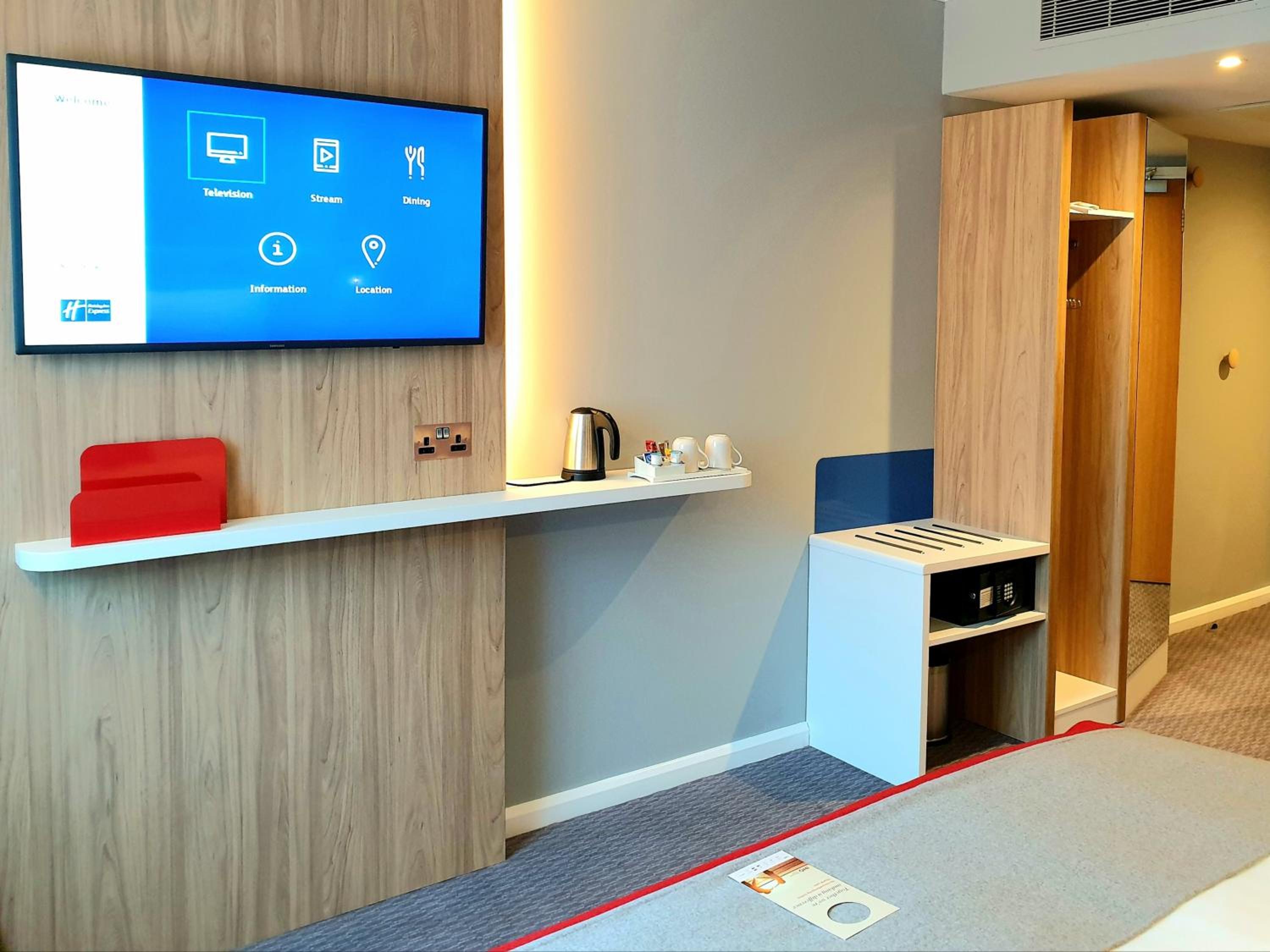 Standard Double Room with Free Hot Breakfast thumbnail 6