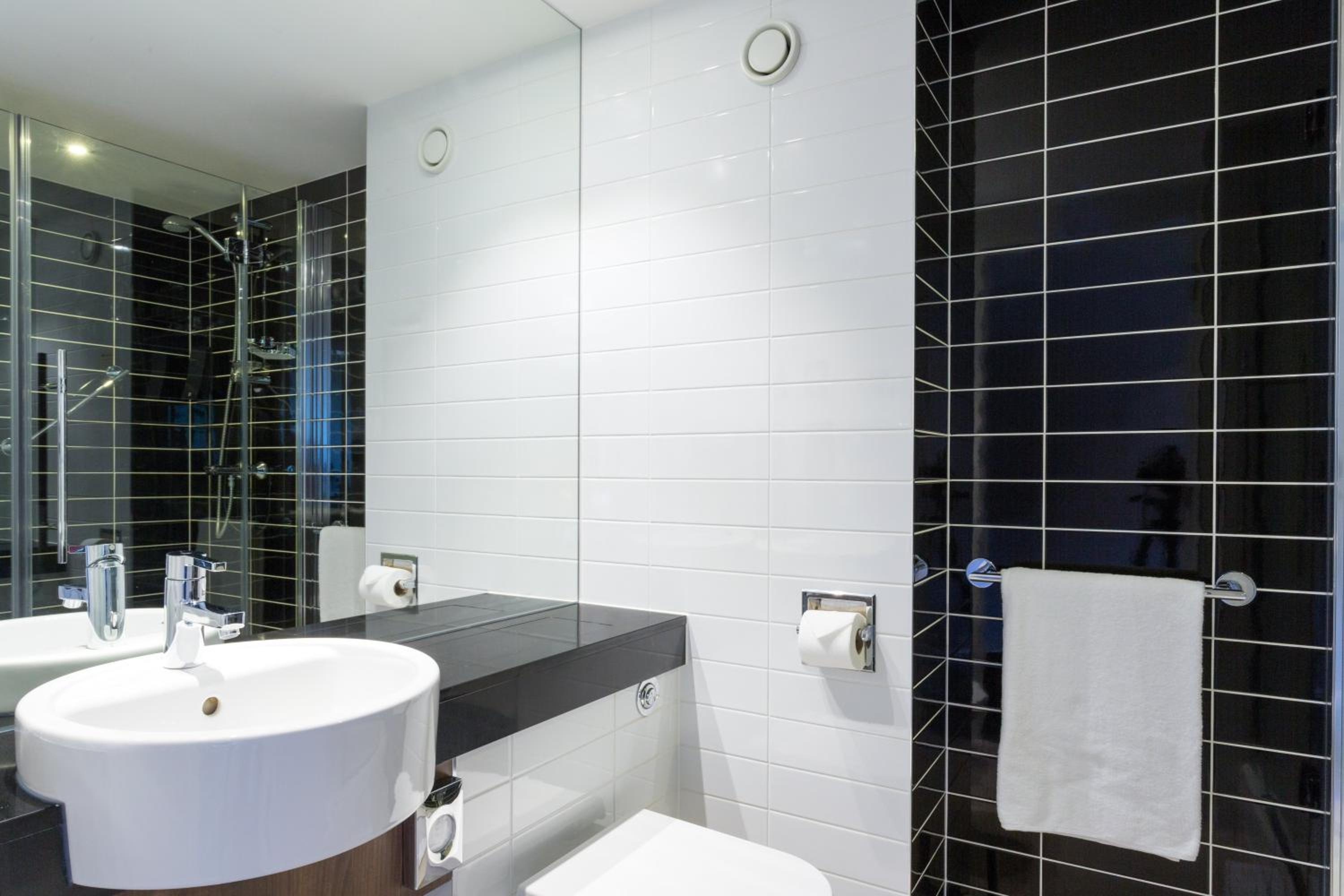 Standard Room with Free Hot Breakfast photo 2