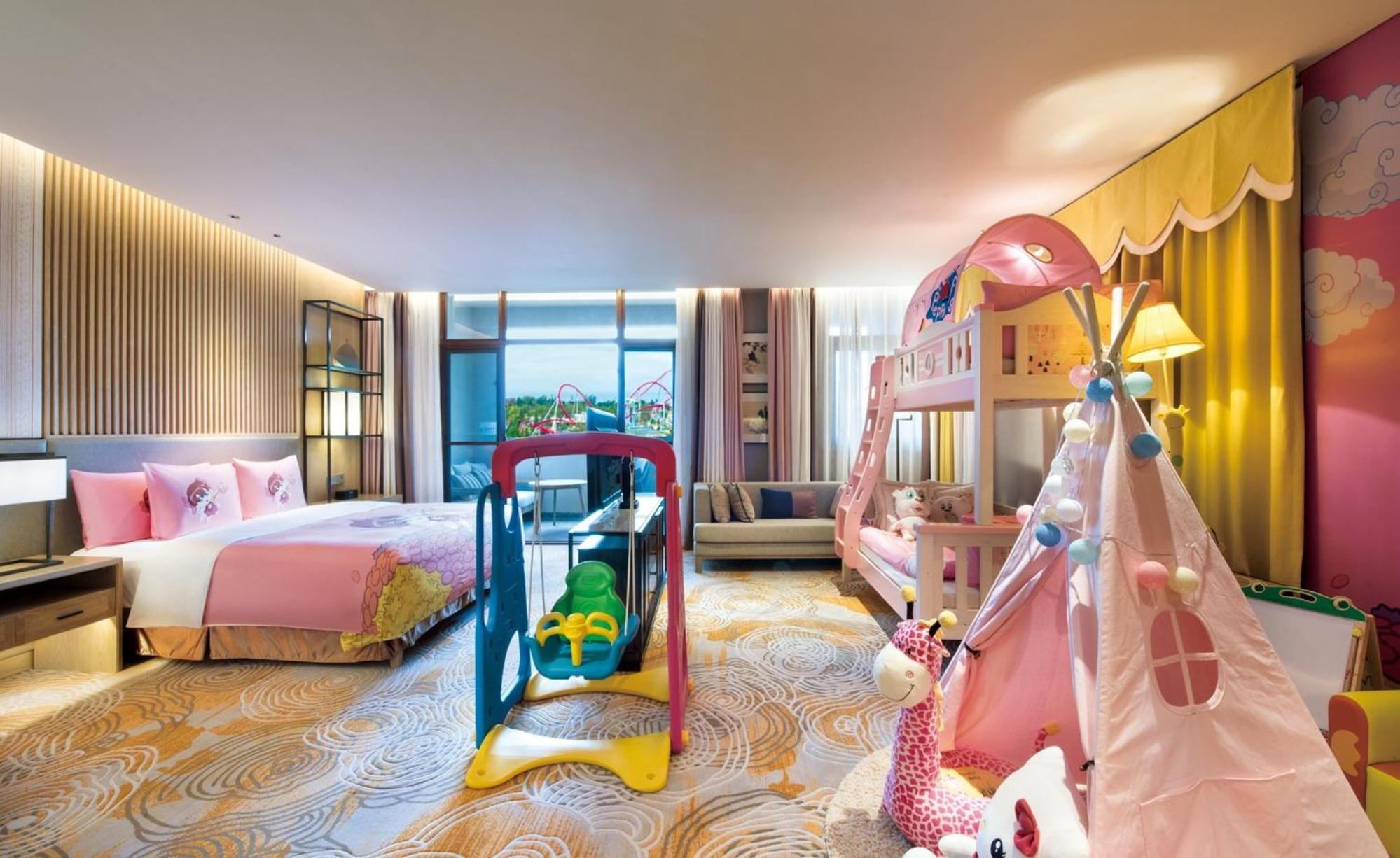 Premium King Room with One King Bed, One Bunk Bed and Lounge Access - Kids Theme thumbnail 6