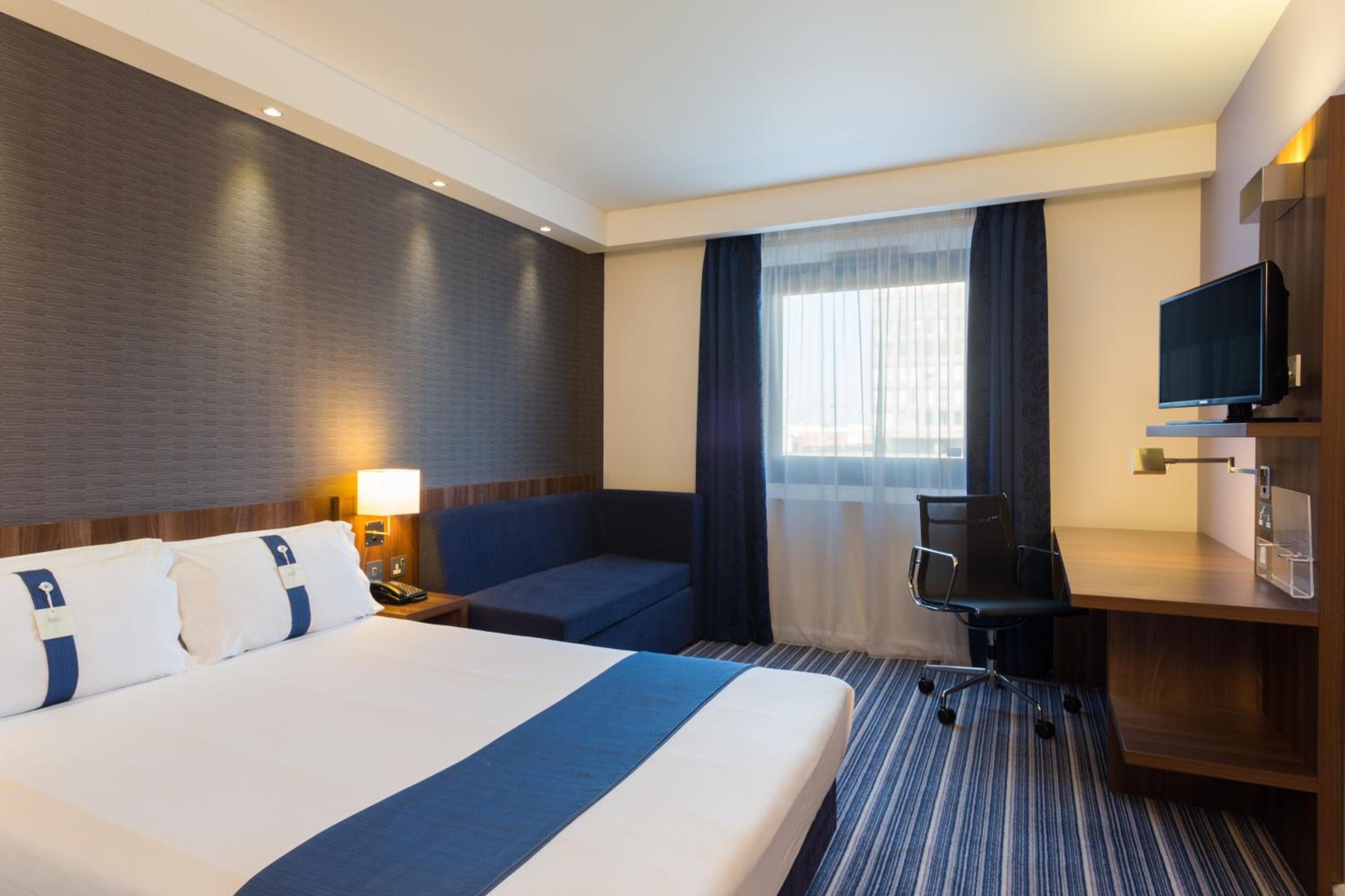 Standard Double Room with Sofa Bed and Free Hot Breakfast photo 2