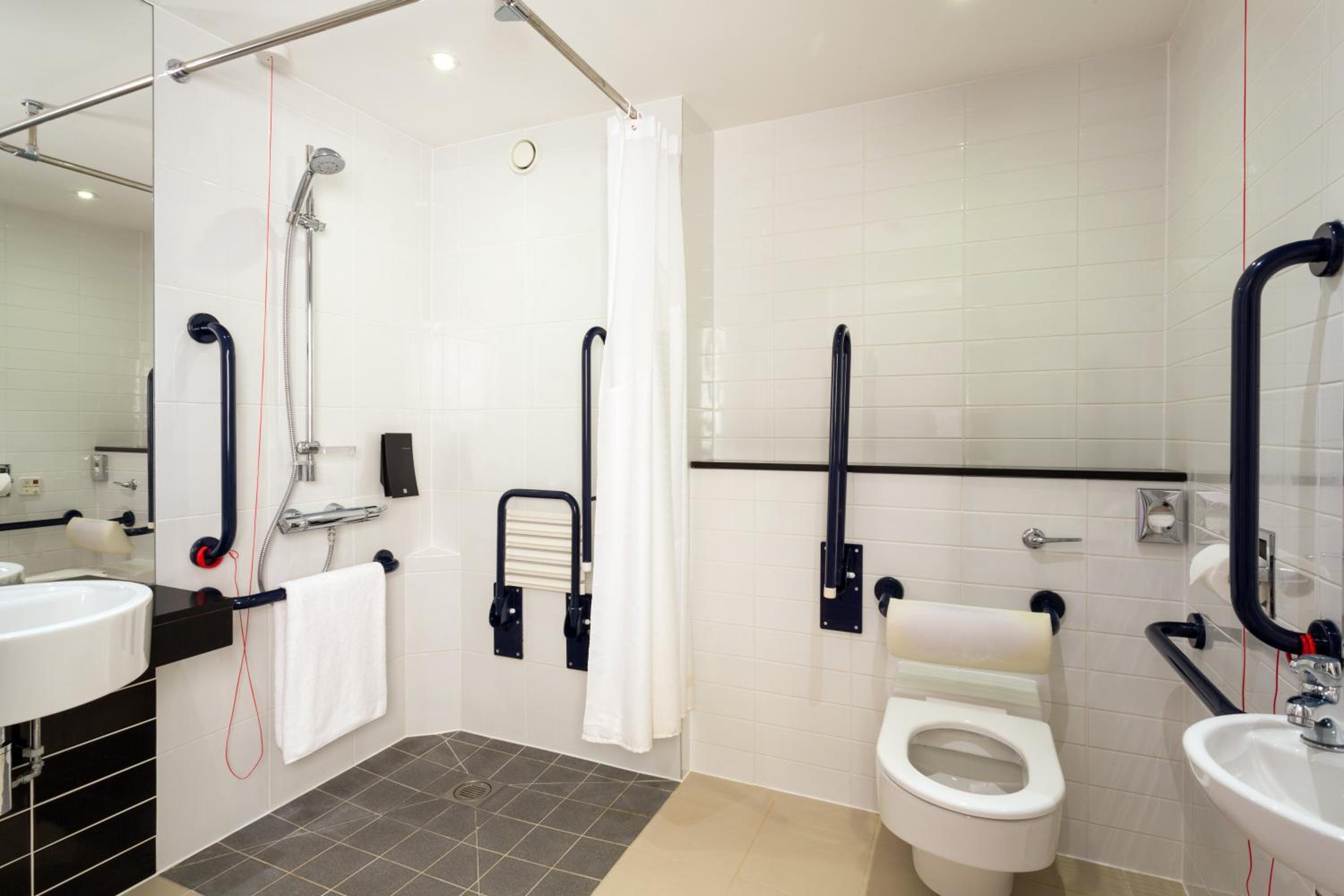 Standard Double Room with Free Hot Breakfast - Accessible photo 2