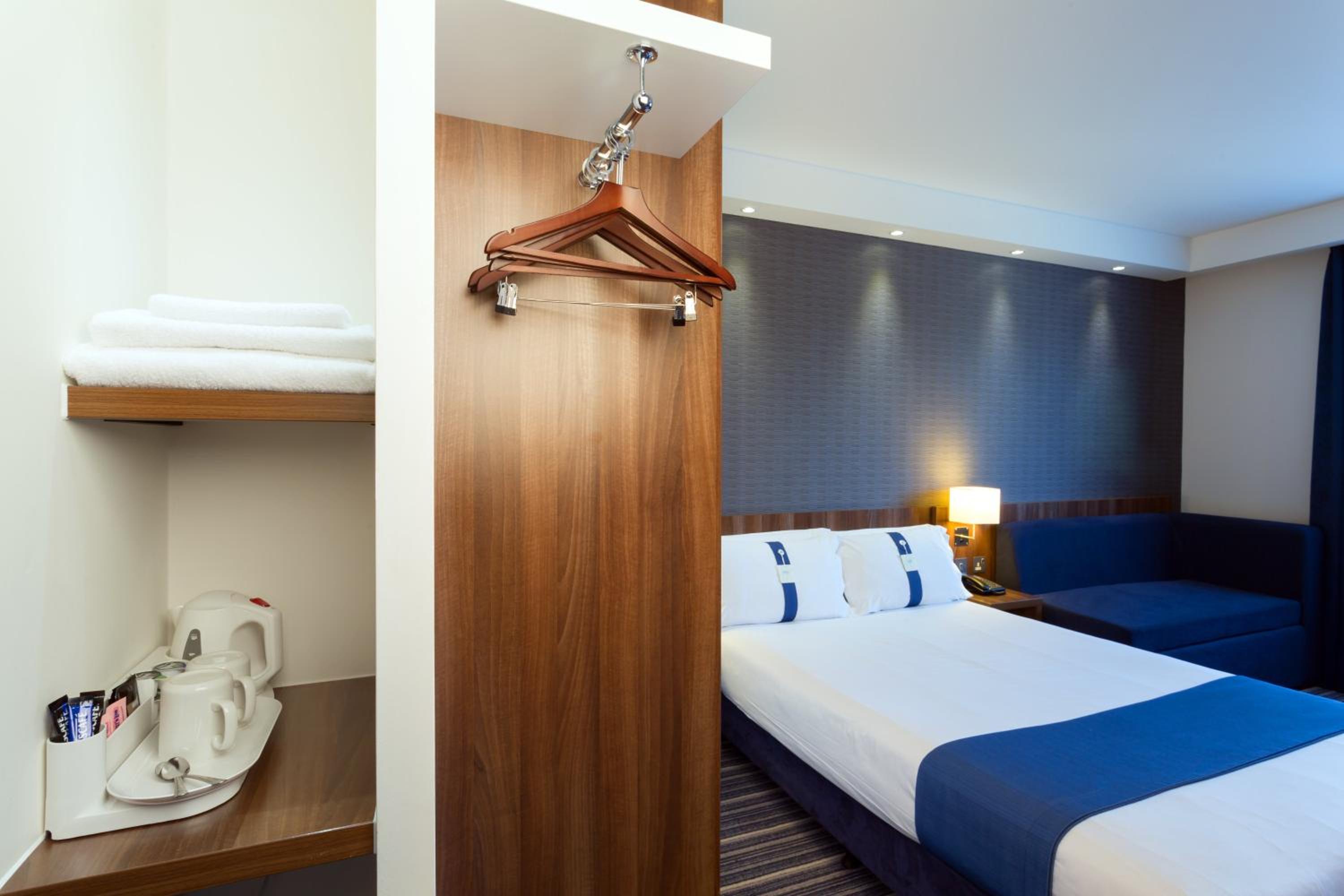Standard Room with Free Hot Breakfast photo 3