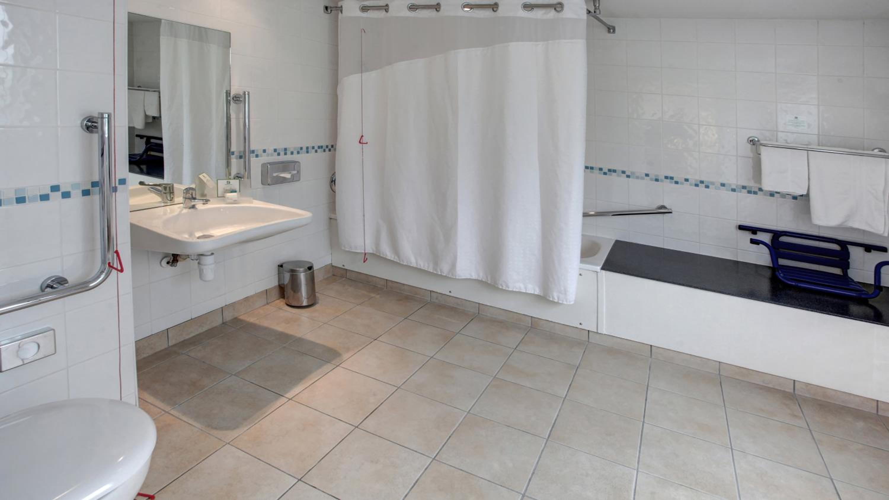 Standard Double Room - Disability Access - Photo 4