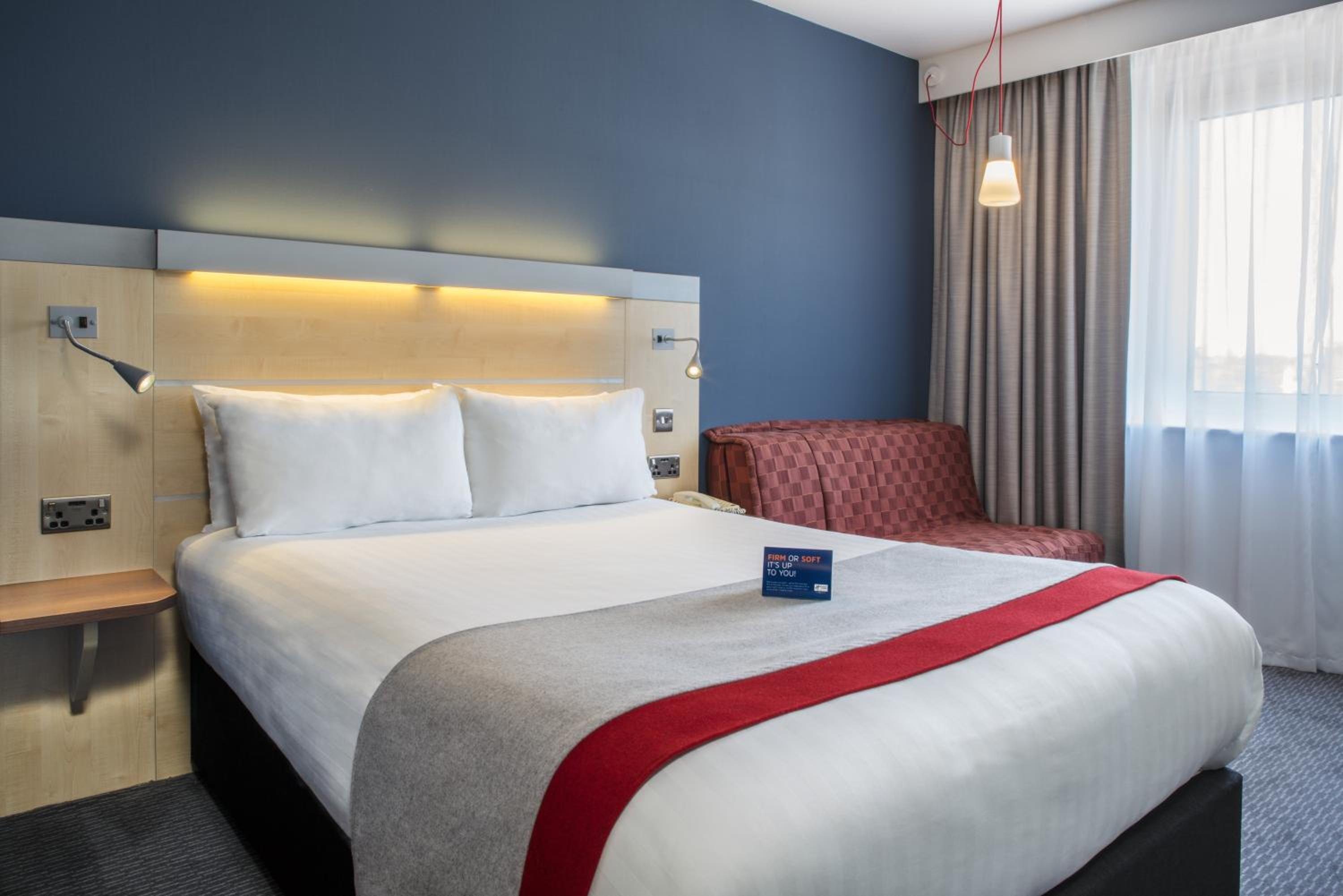 Standard Double Room with Sofa Bed and Free Hot Breakfast - Photo 5