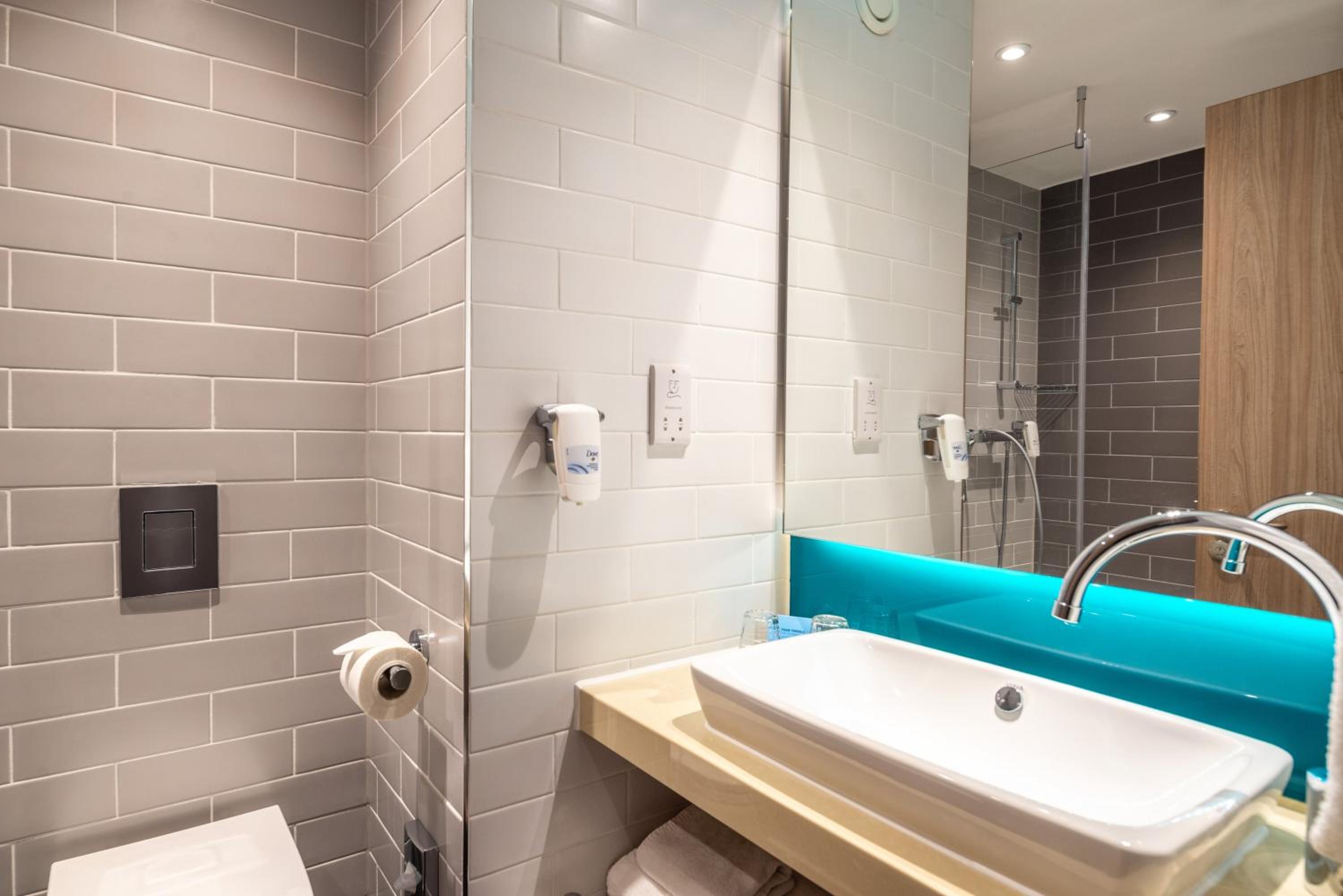 Standard Double Room with Free Hot Breakfast photo 2