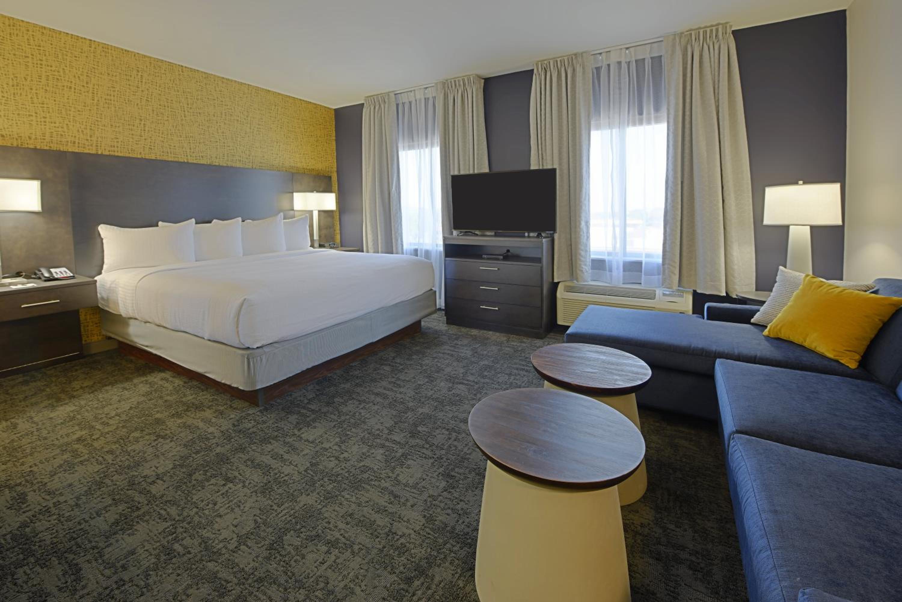 Deluxe King Studio Suite