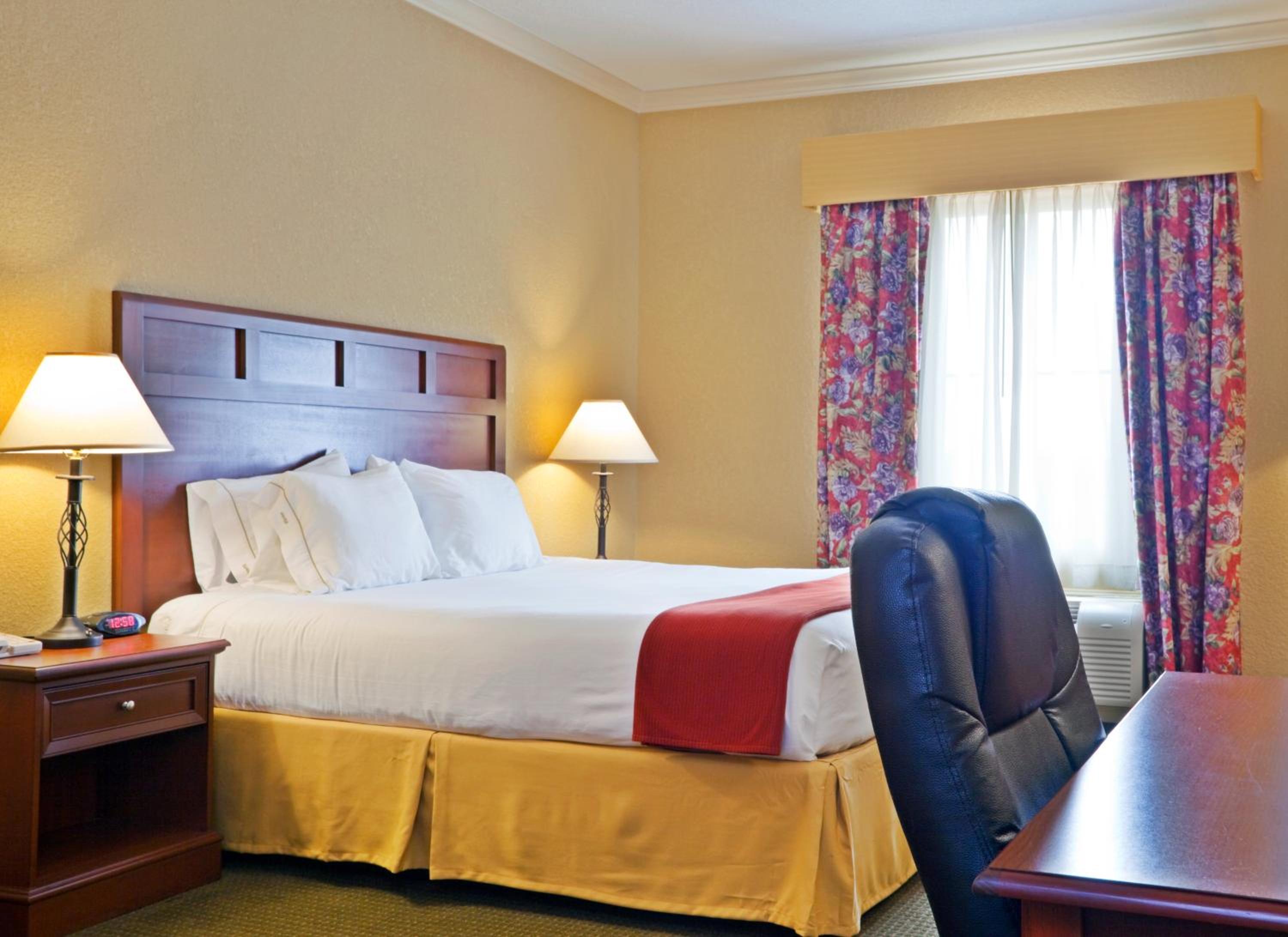 Standard King Room - Photo 2