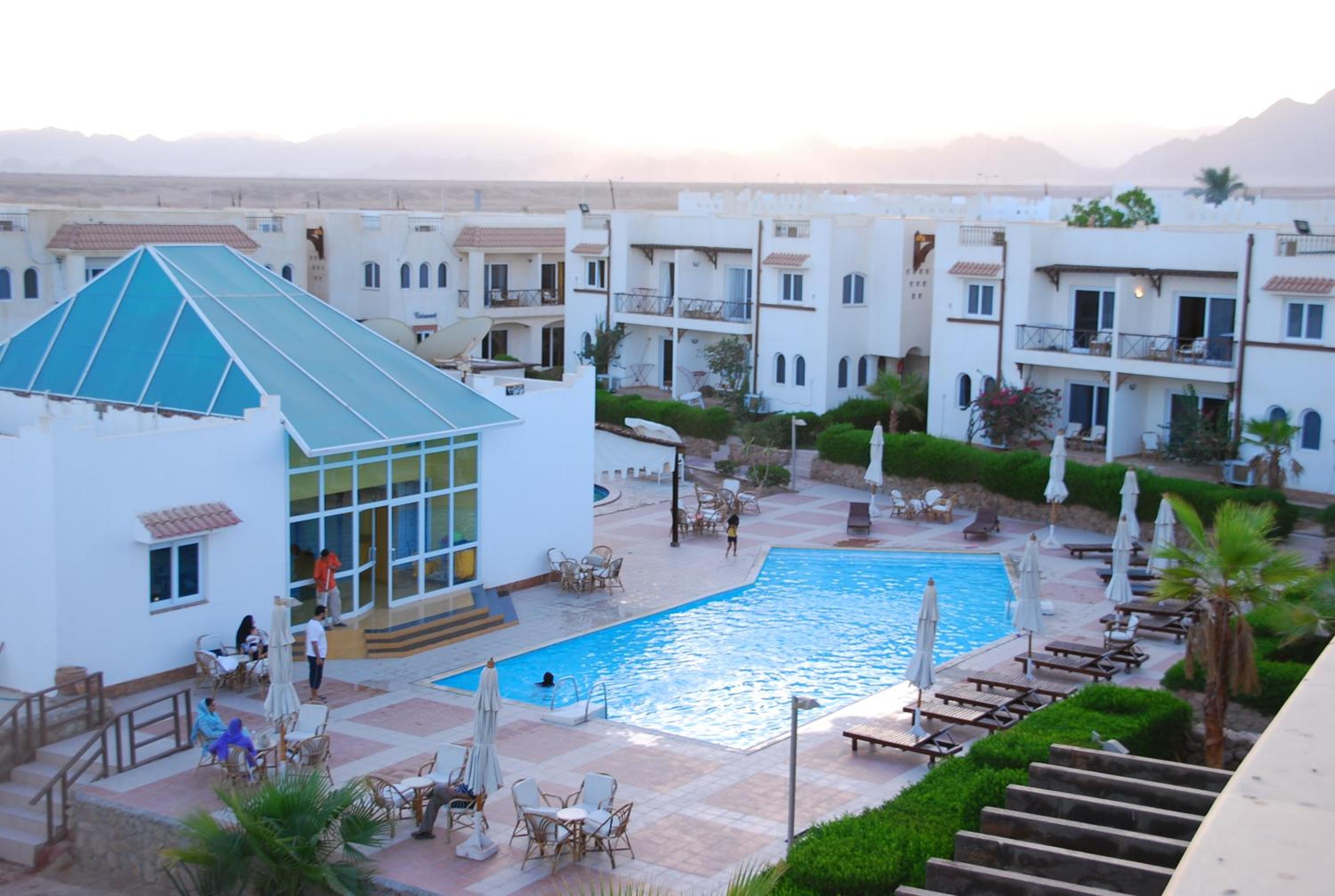 One-Bedroom Suite Pool View - Photo 3