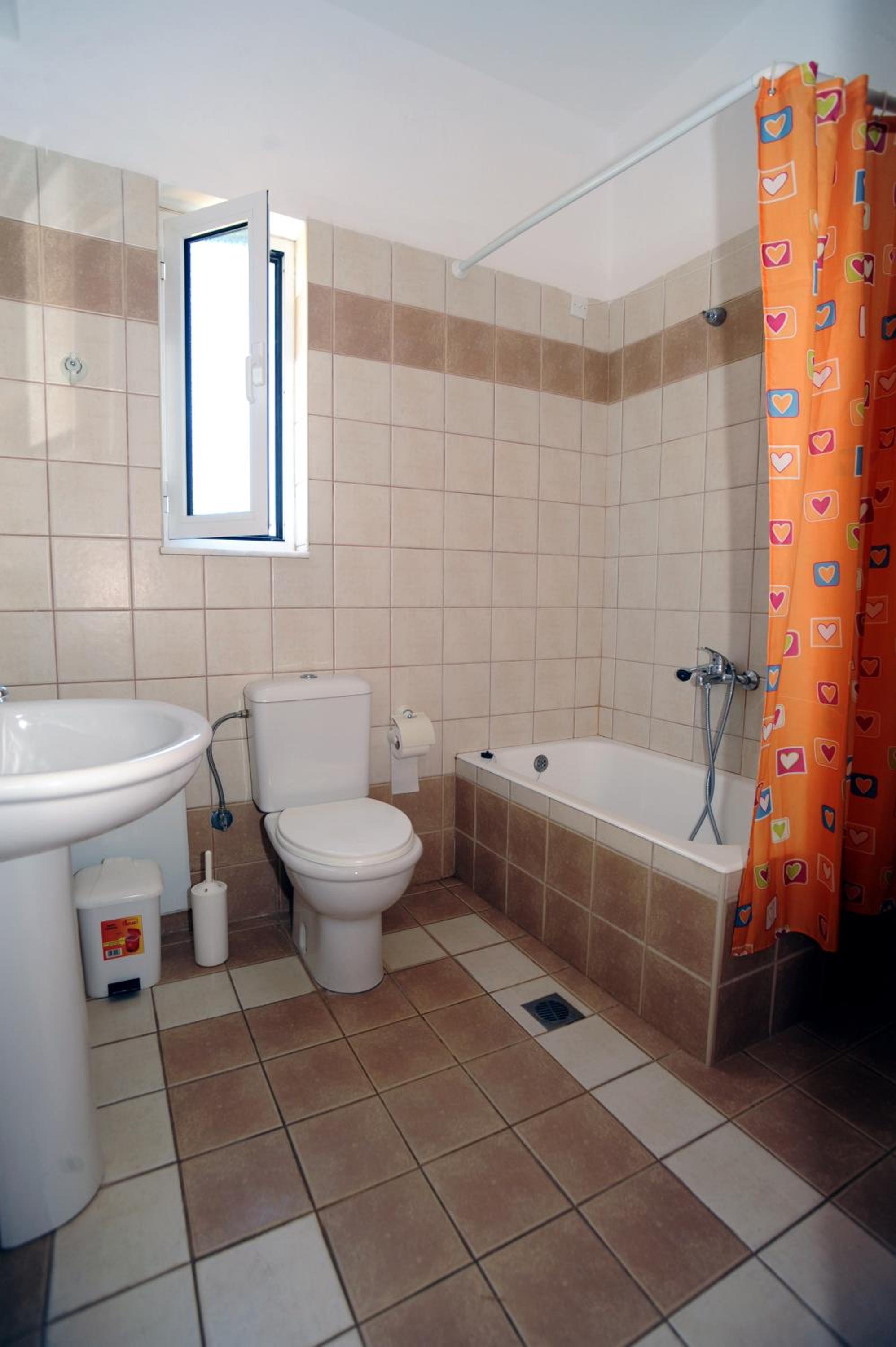 Apartment photo 2