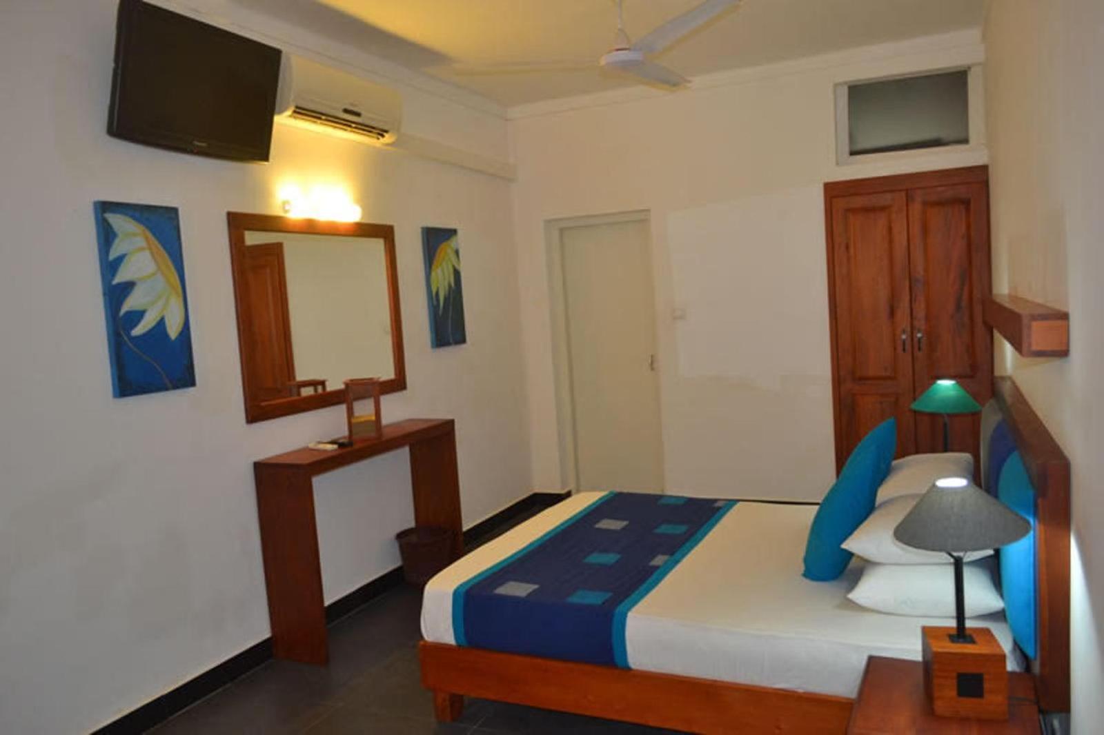 Deluxe Double Room with Balcony and Sea View photo 3