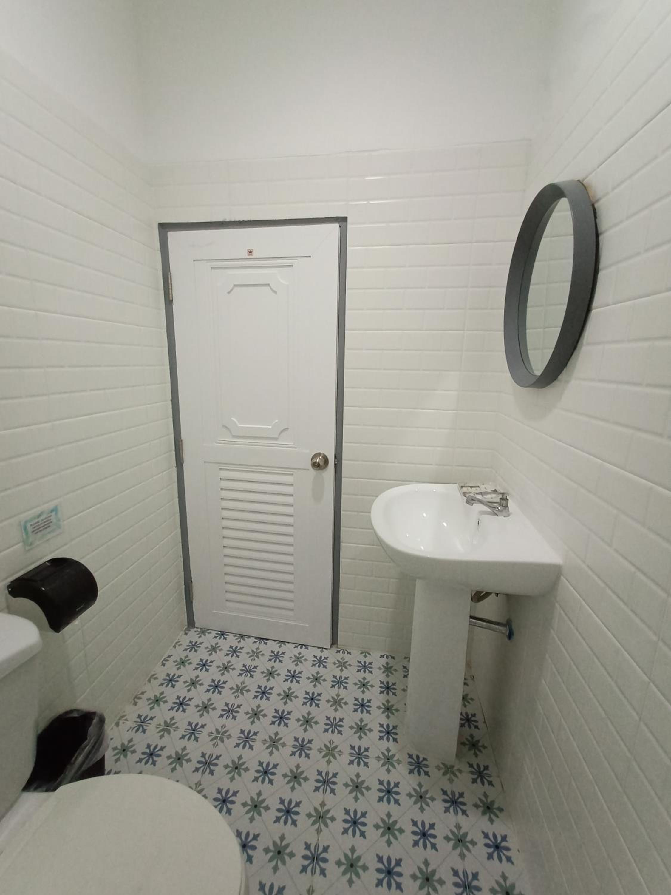 Standard Twin Room - Photo 4