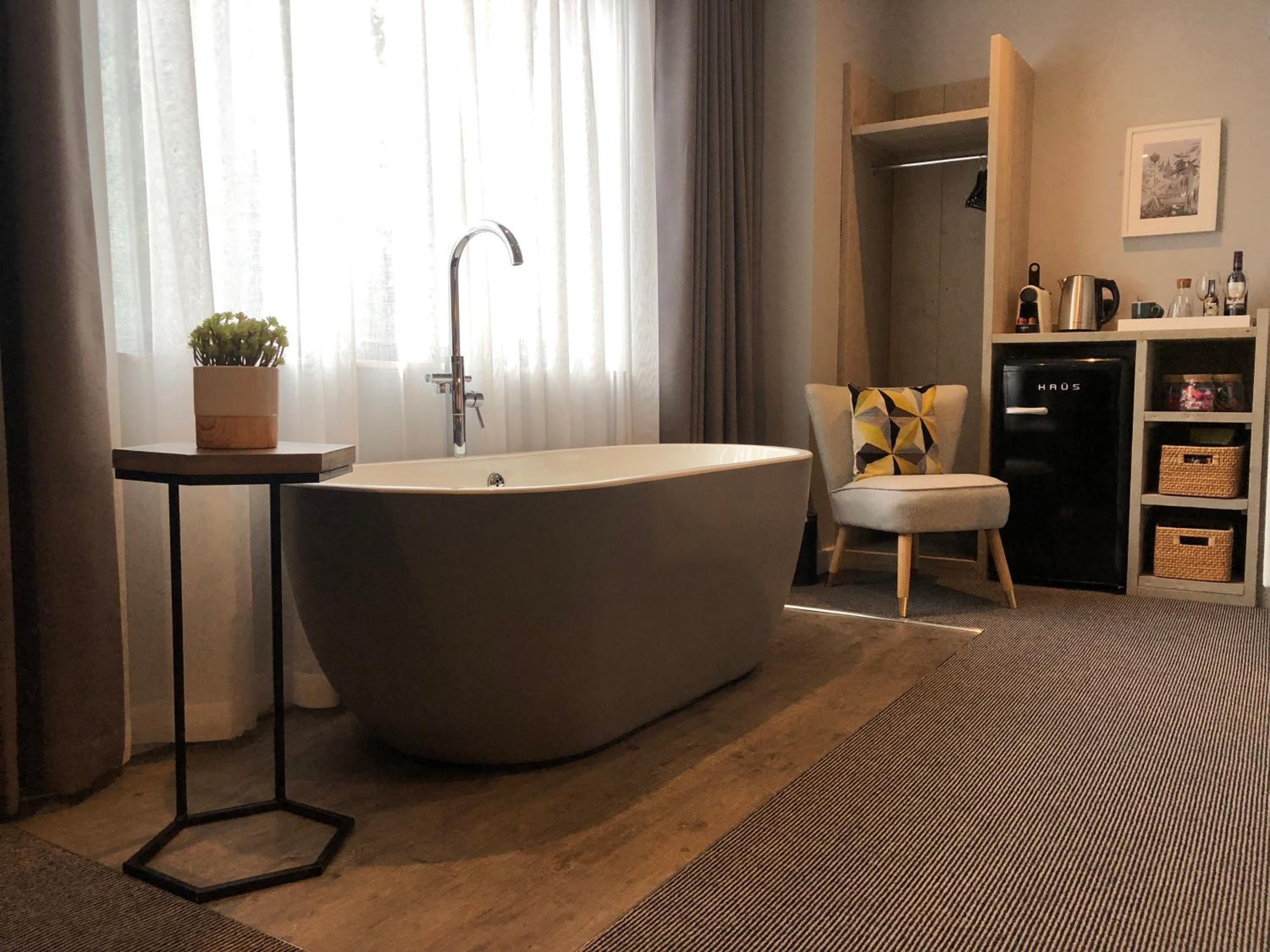Junior Bay Suite - Photo 2