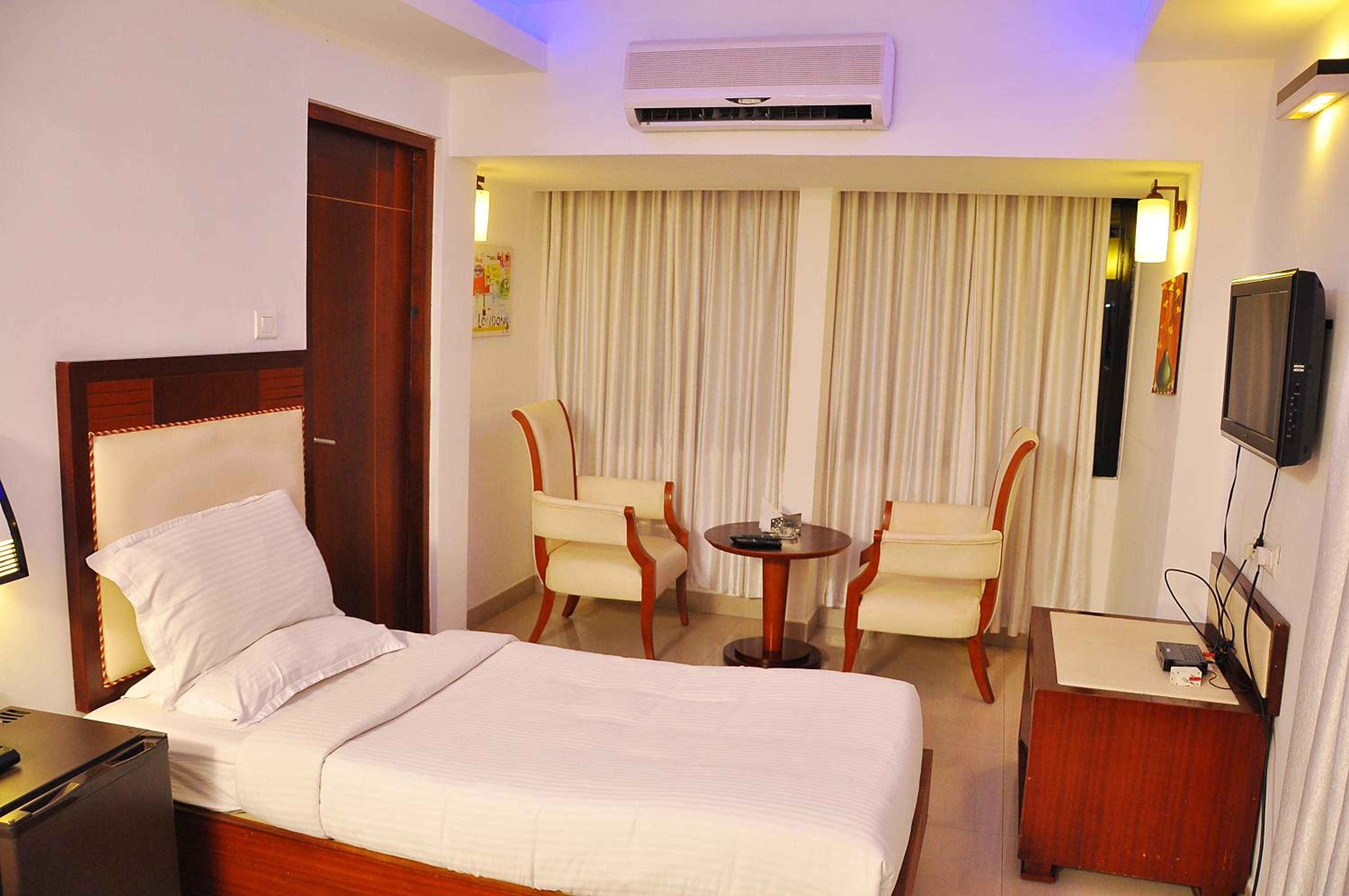 Standard Double or Twin Room - Photo 5