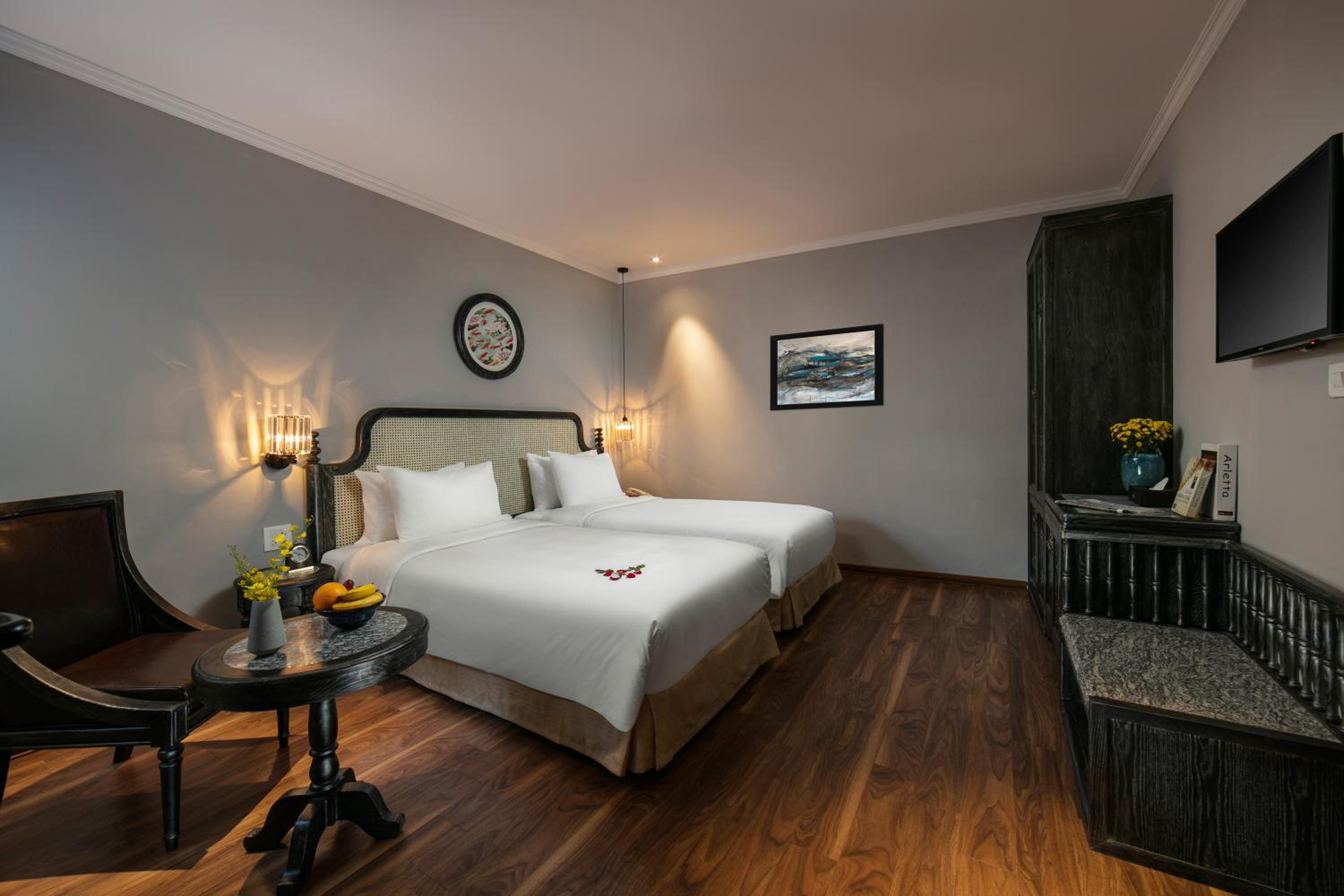 Connecting Room