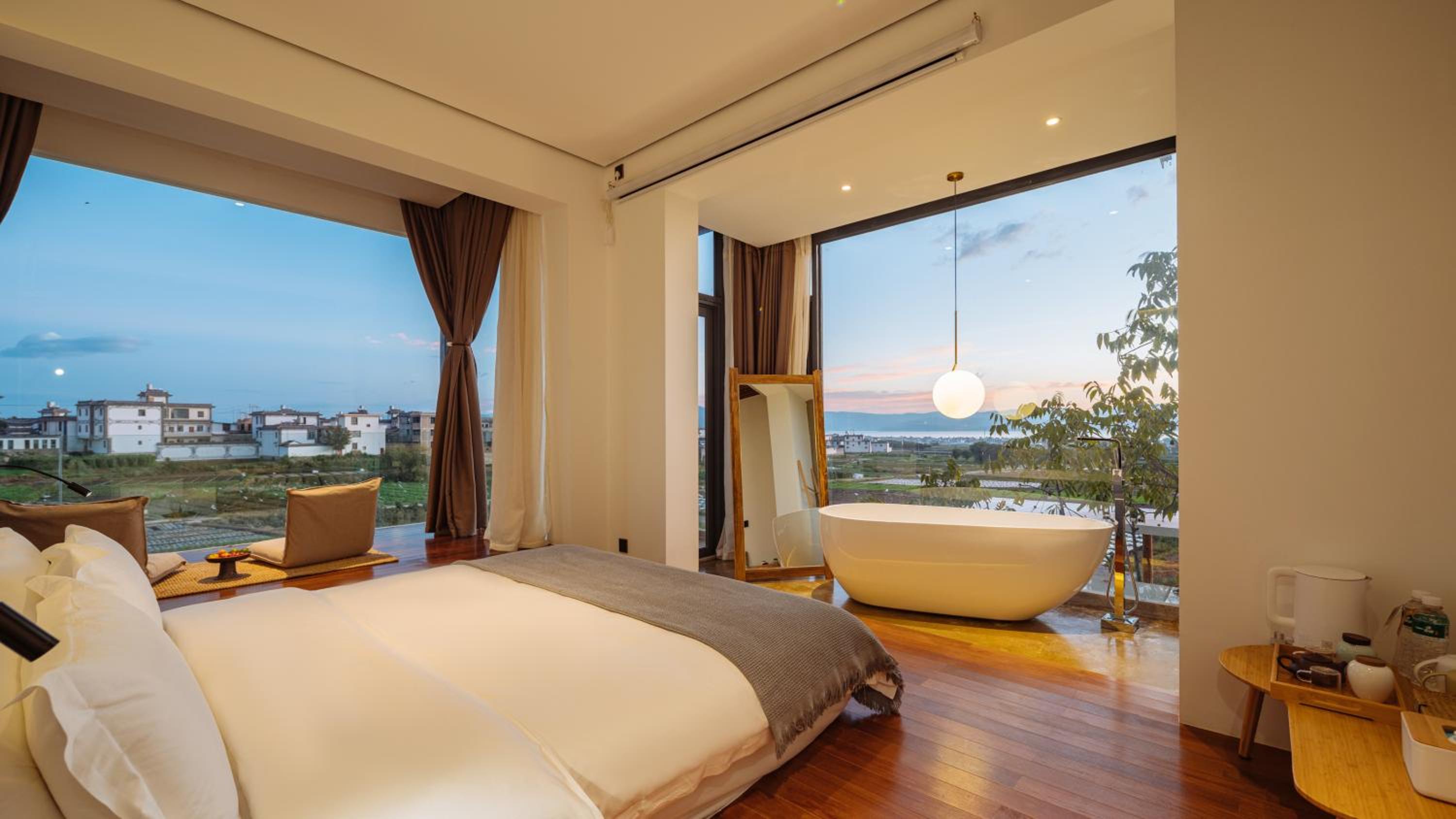 Deluxe Queen Room