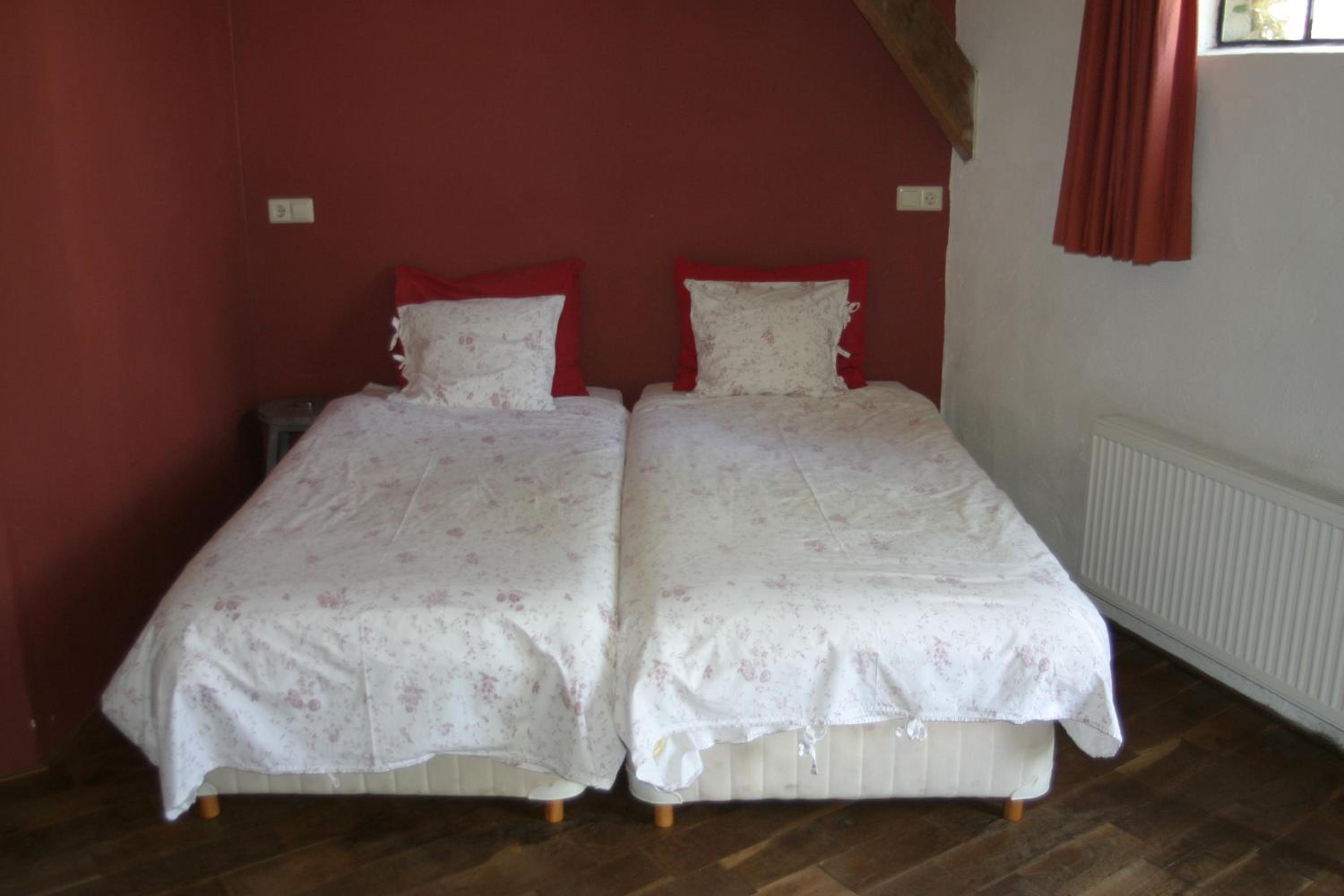 Twin Room with Private Bathroom photo 3