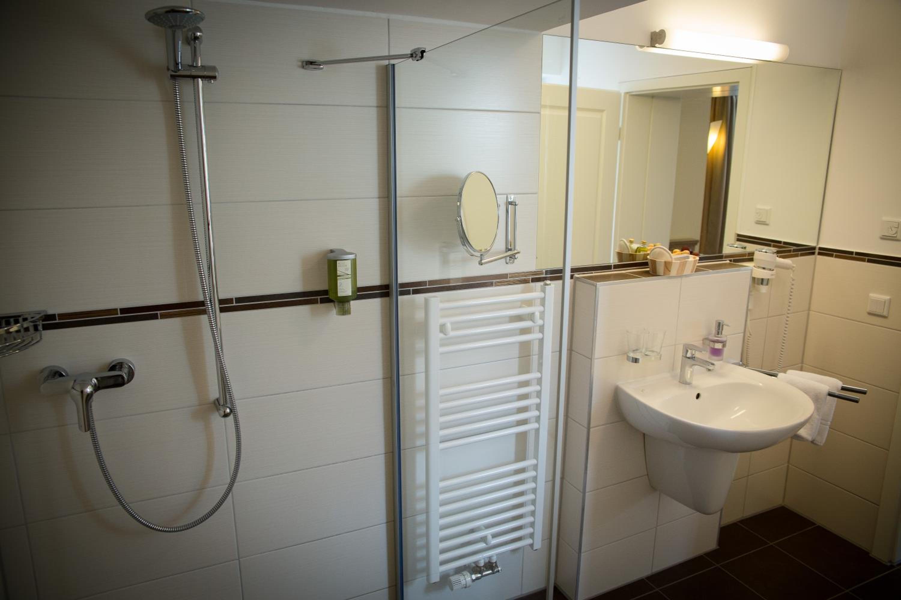 Standard Double Room - Photo 7
