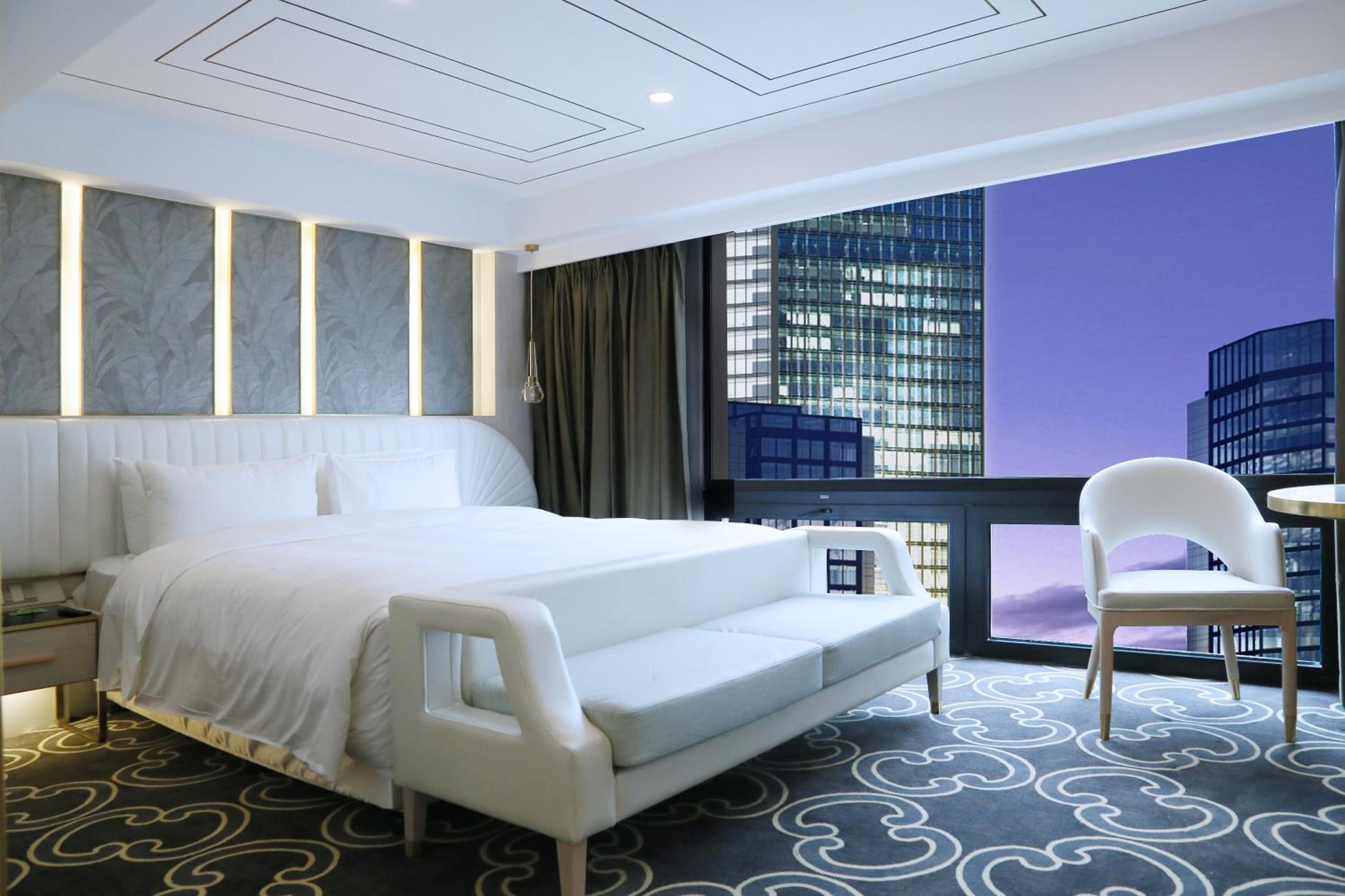 Deluxe Queen Room - Photo 6