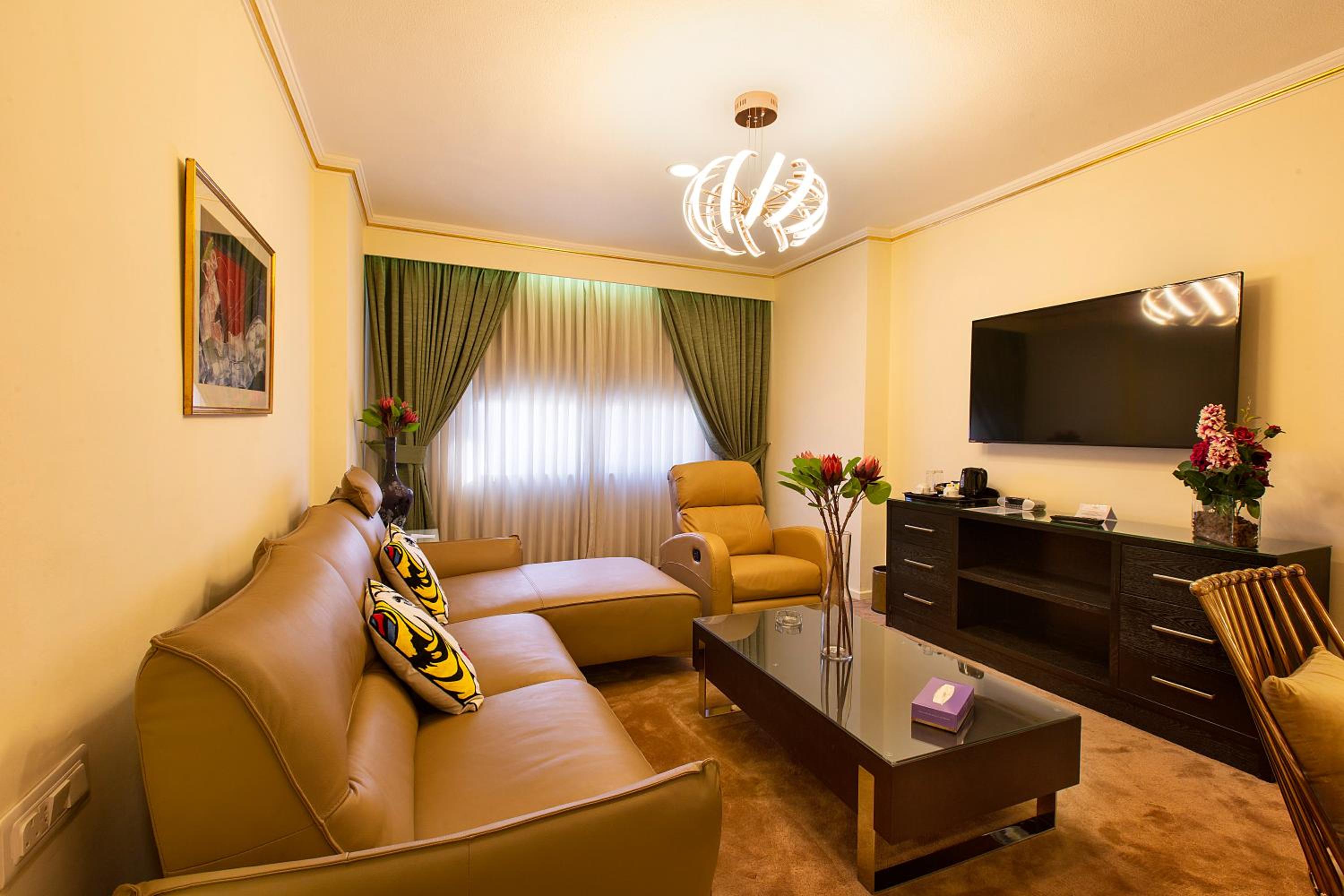 Deluxe King Suite