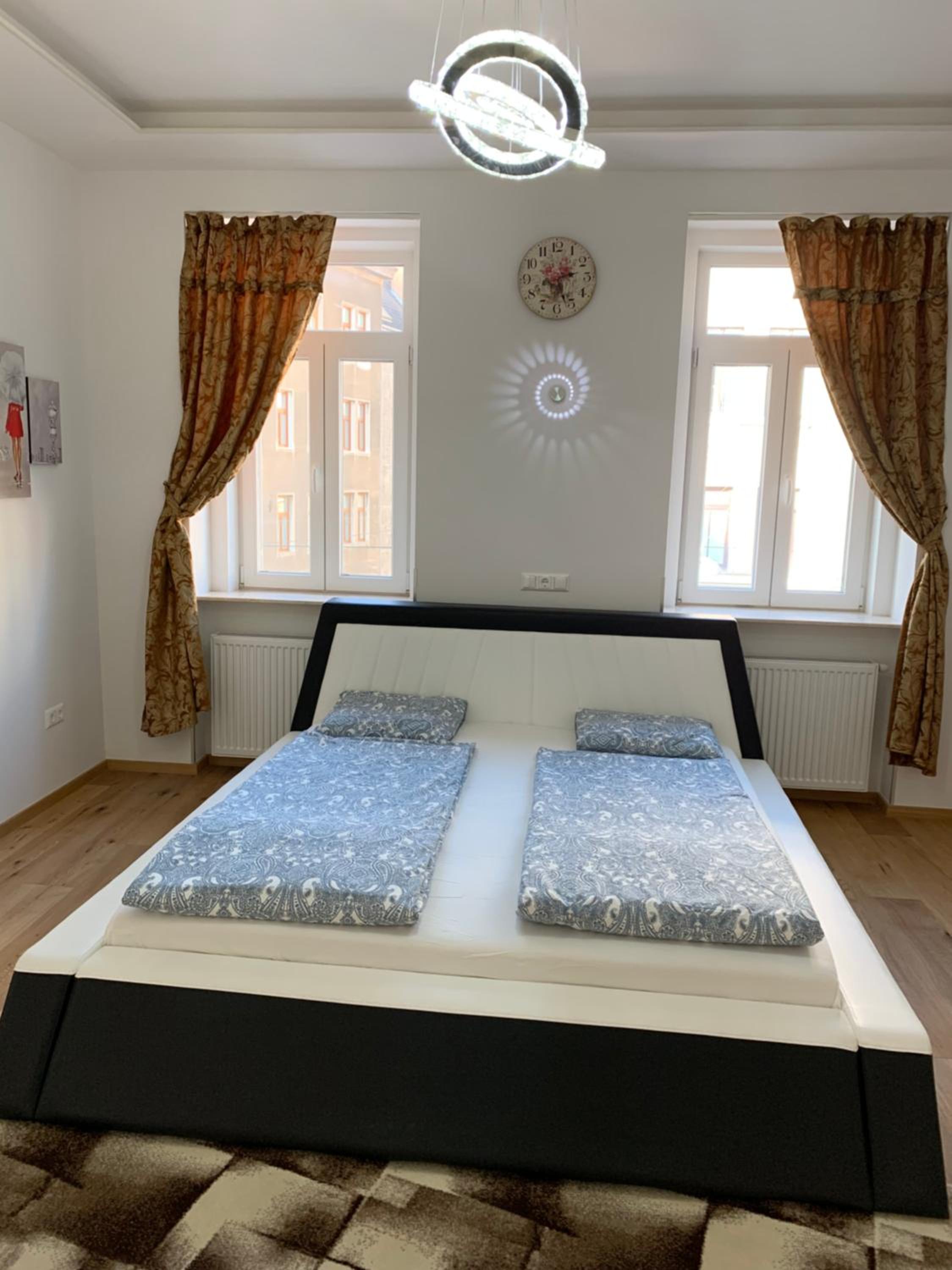 Colony Apartment Salon