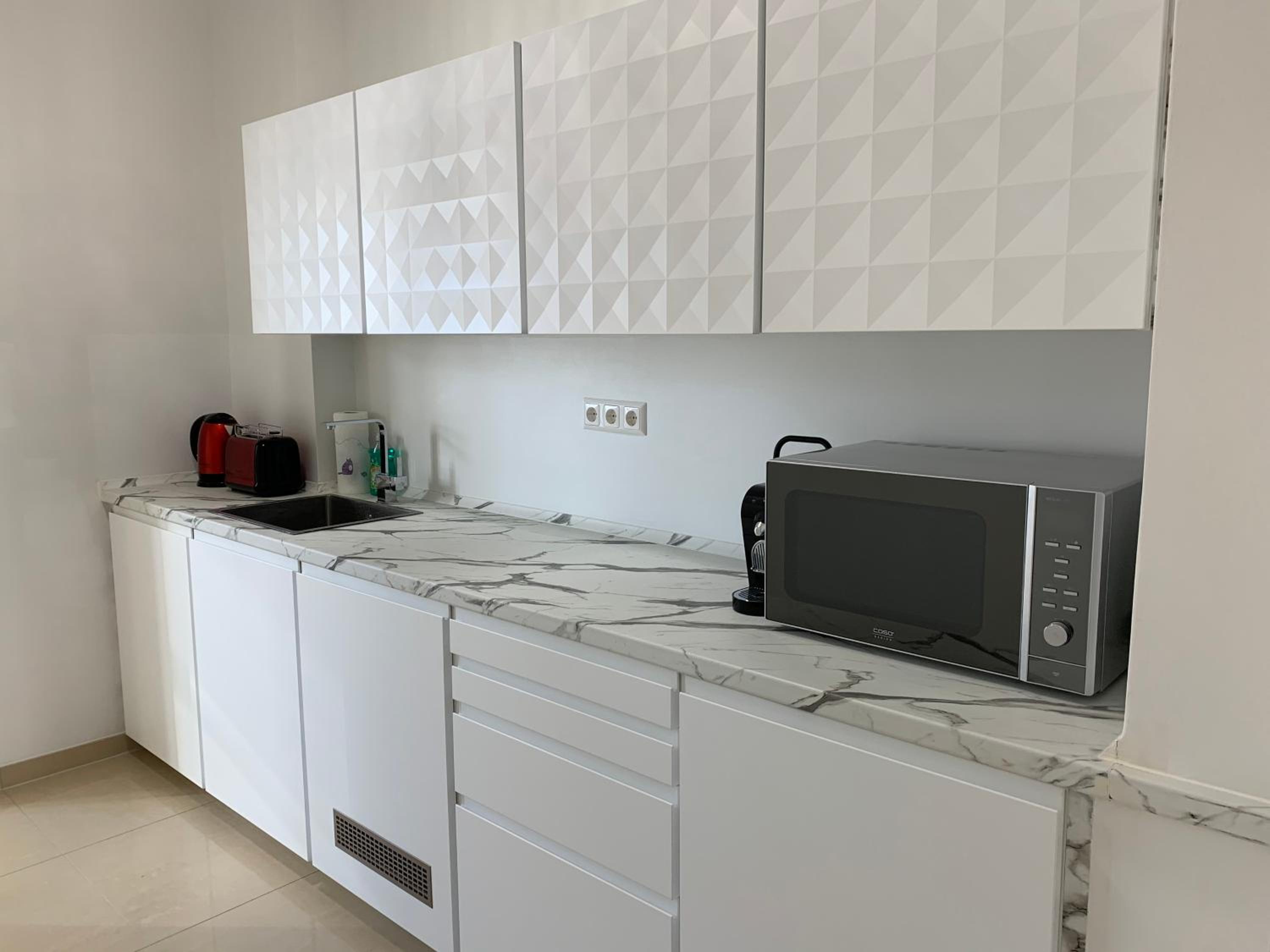 Colony Apartment Salon