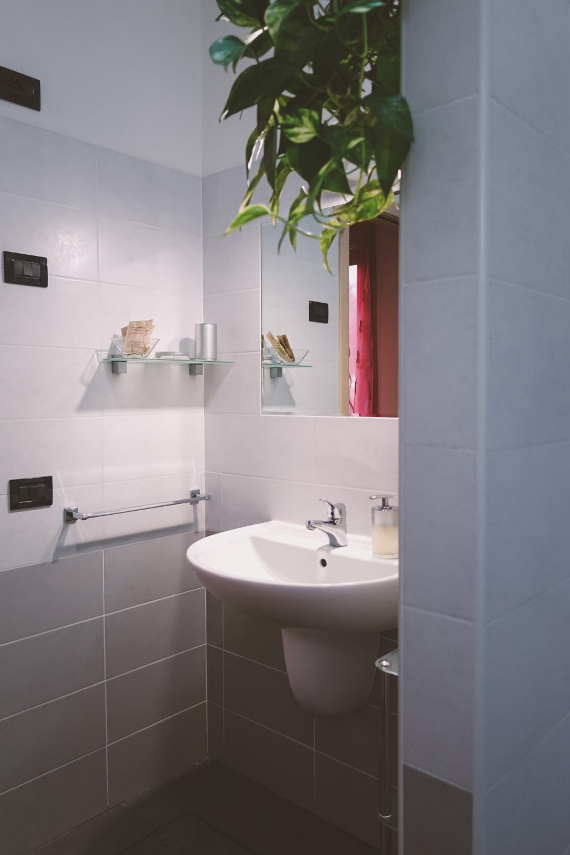 Twin Room with Private Bathroom photo 3