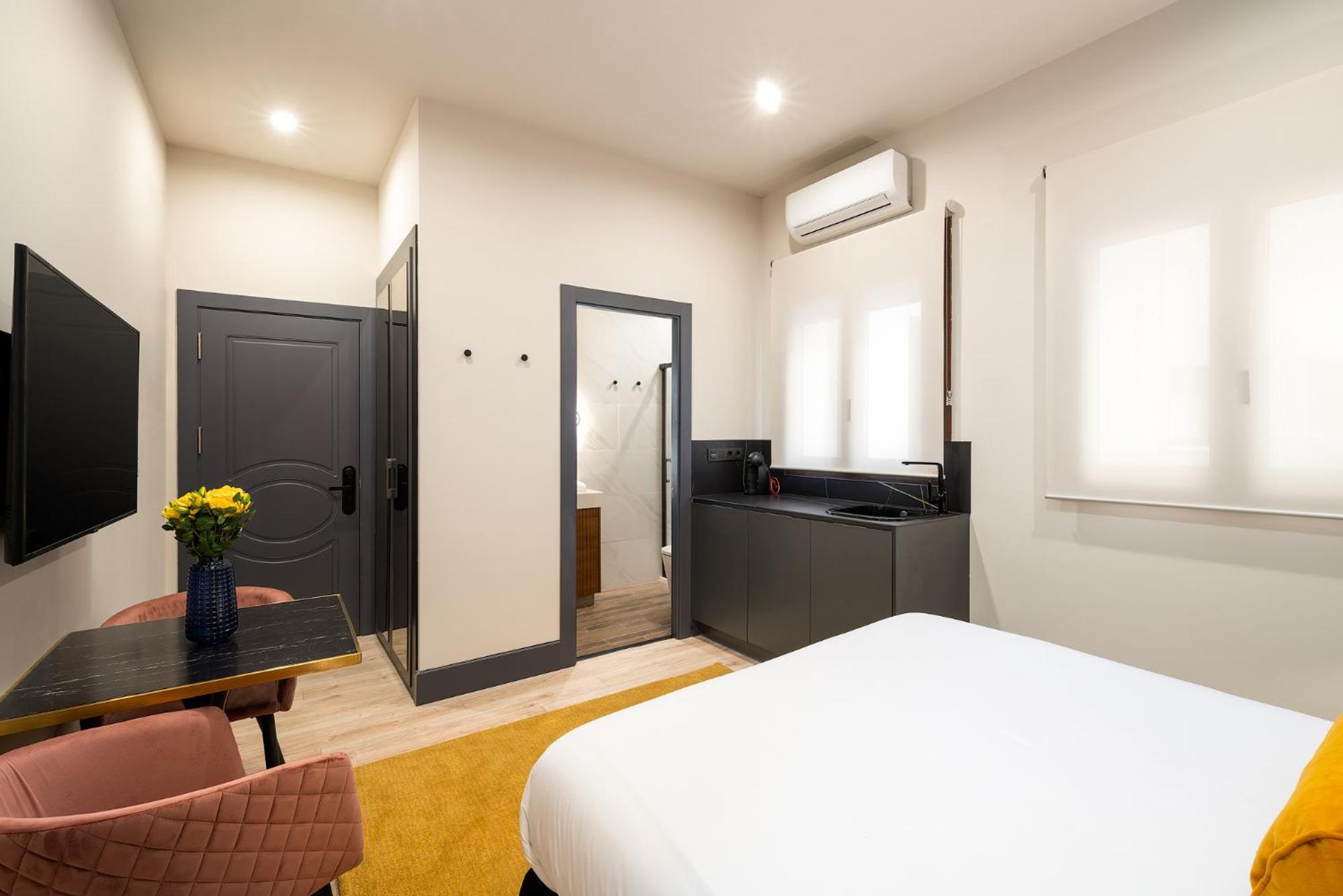 Studio Apartment photo 2