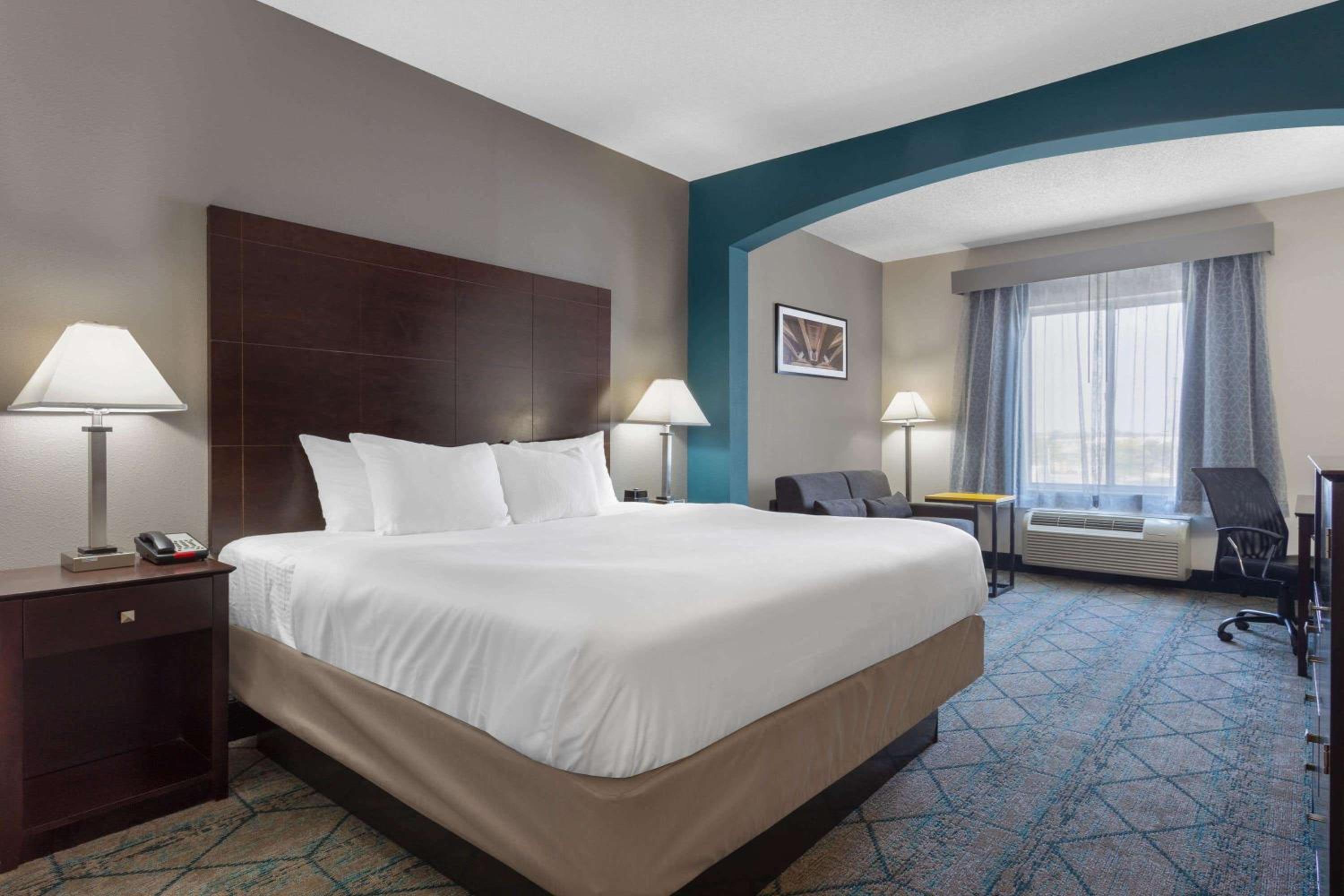 Executive King Room - Photo 3