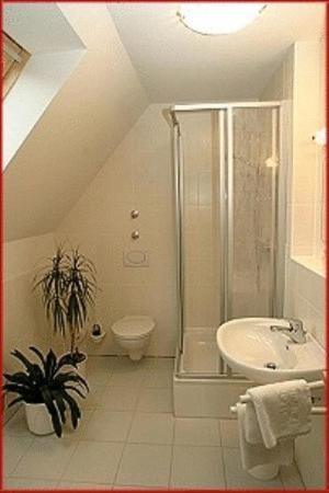 Standard Triple Room - Photo 4