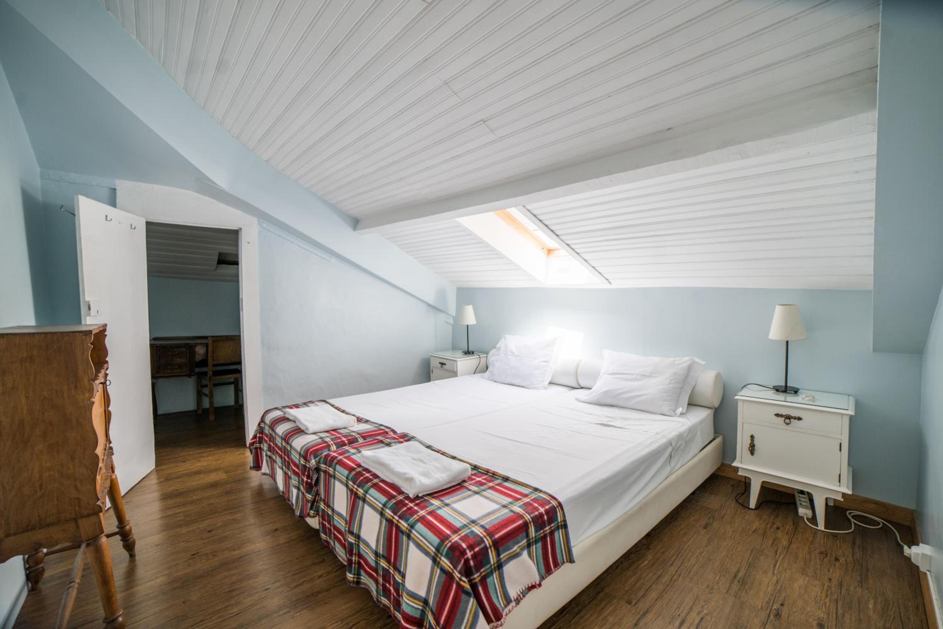 Twin Room with Private Bathroom photo 3