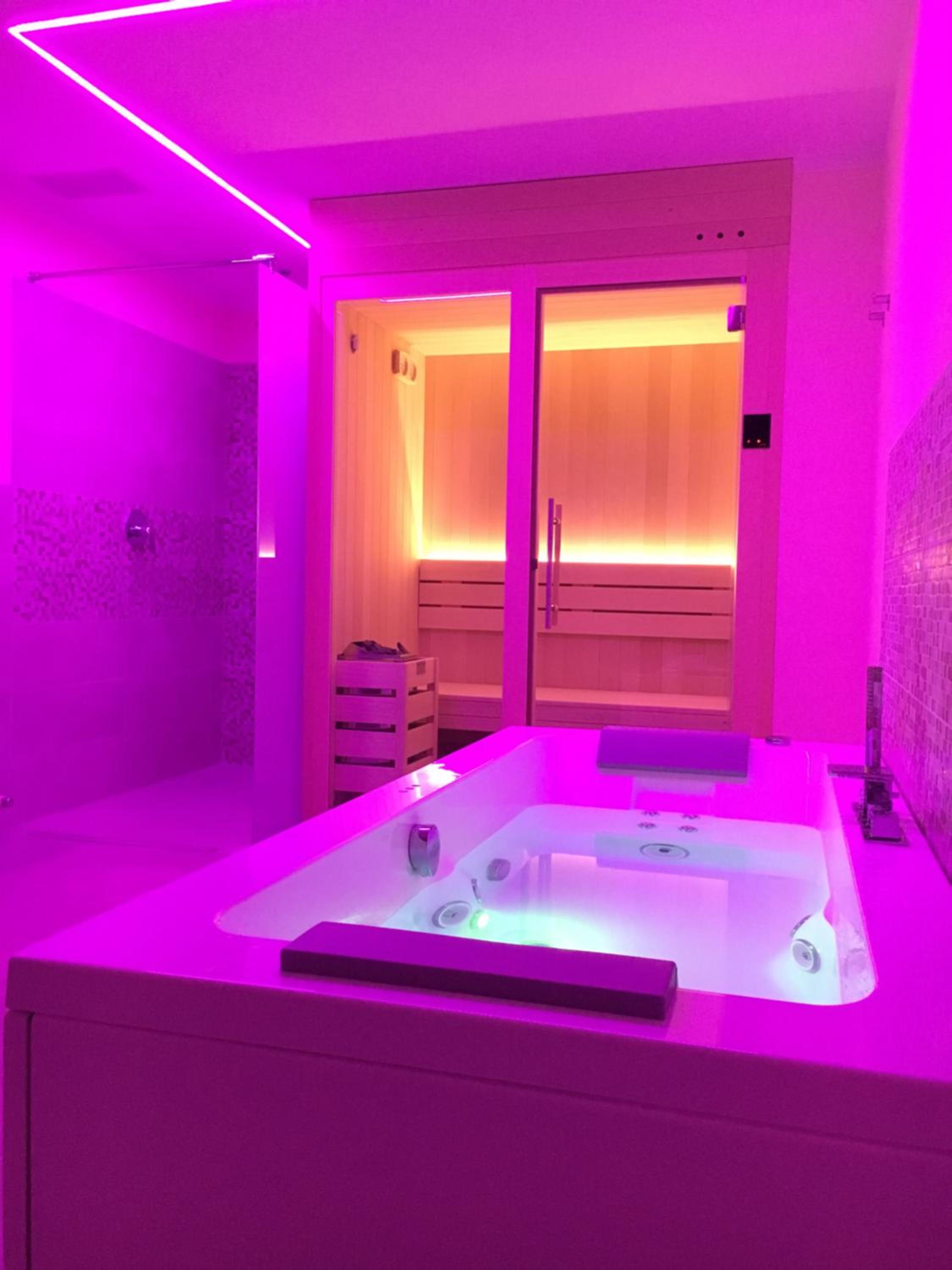 Suite with Spa Bath and Sauna - Photo 13
