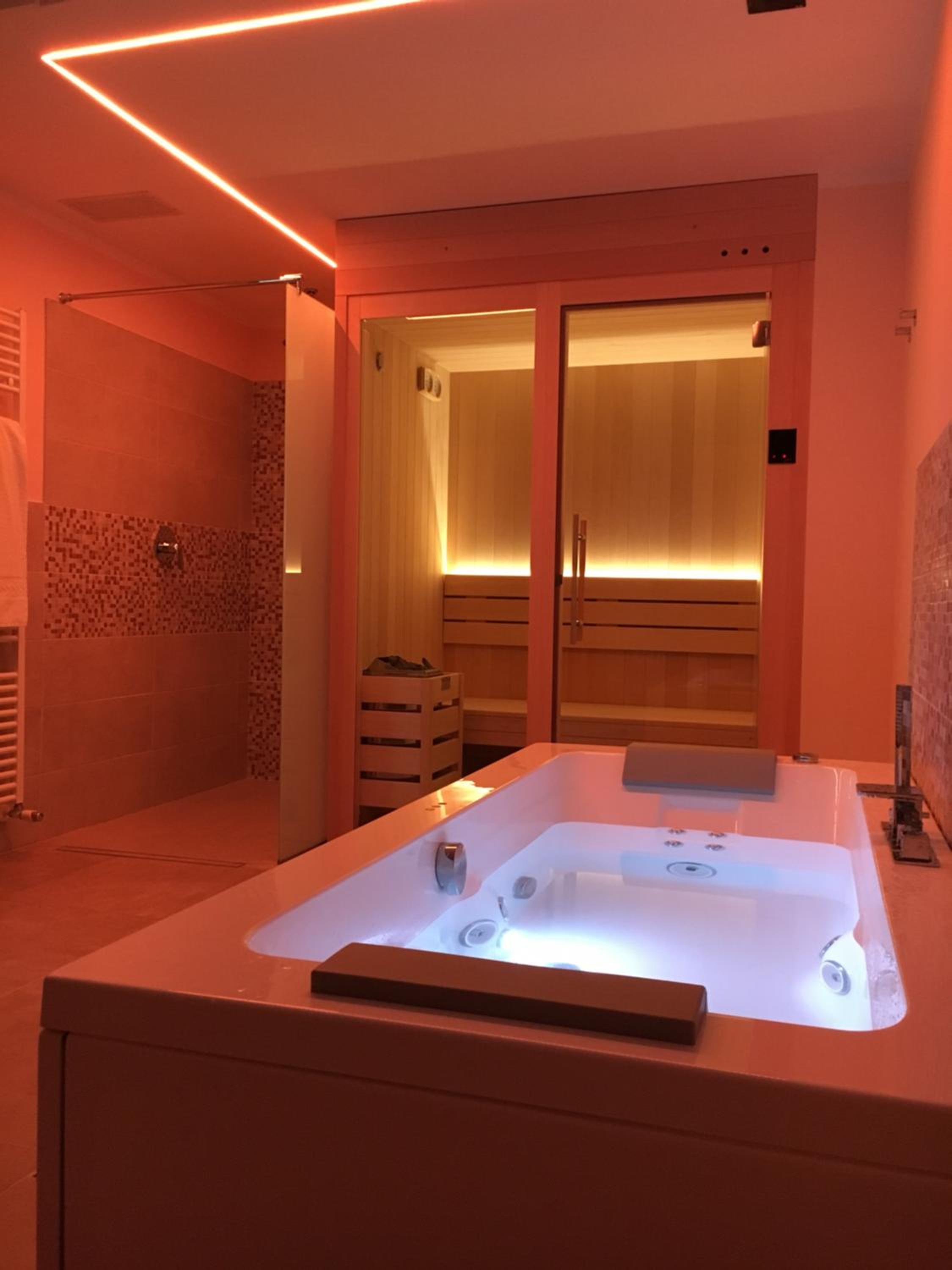 Suite with Spa Bath and Sauna - Photo 14