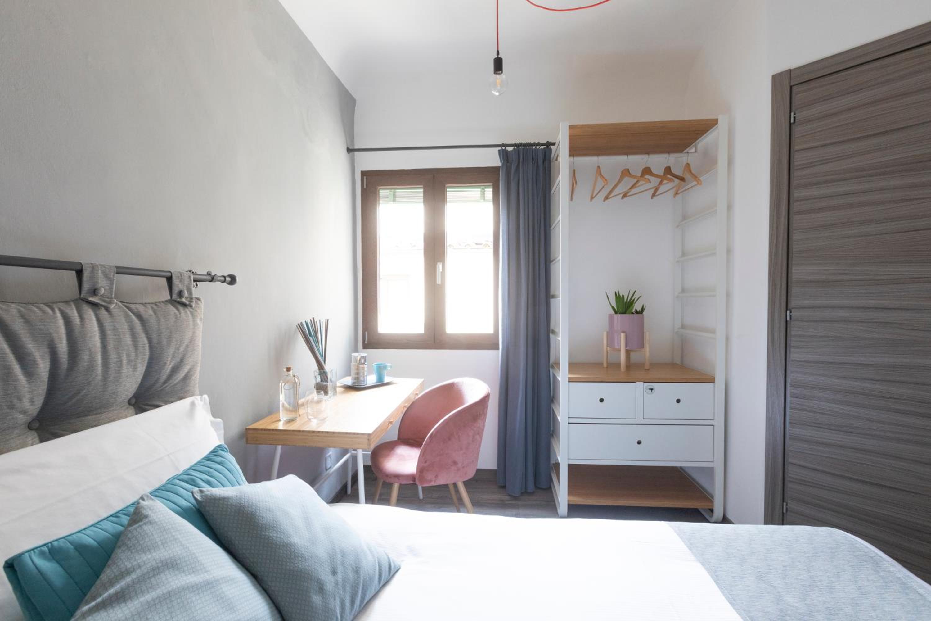Single Room thumbnail 5