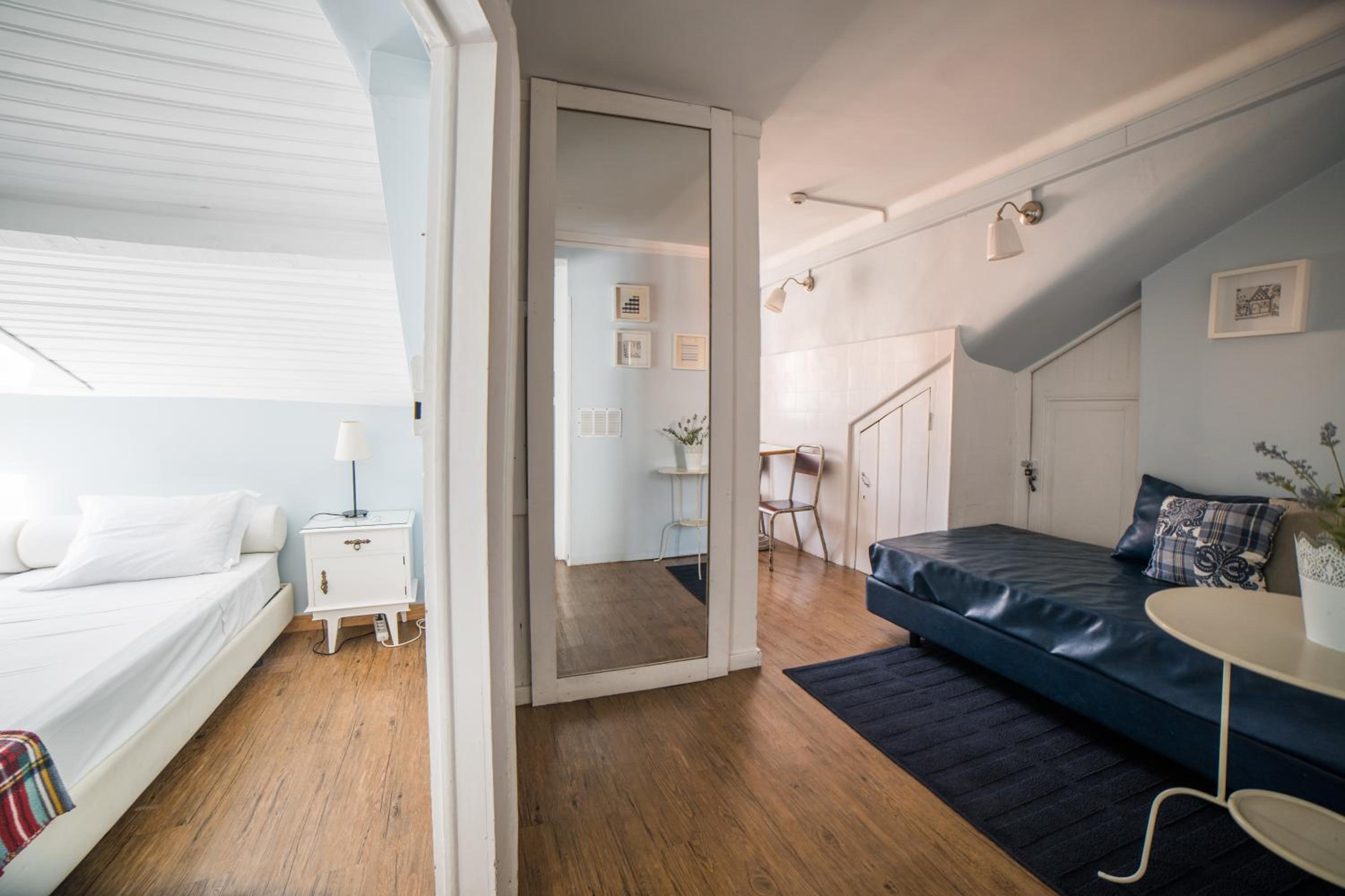 Twin Room with Private Bathroom photo 1