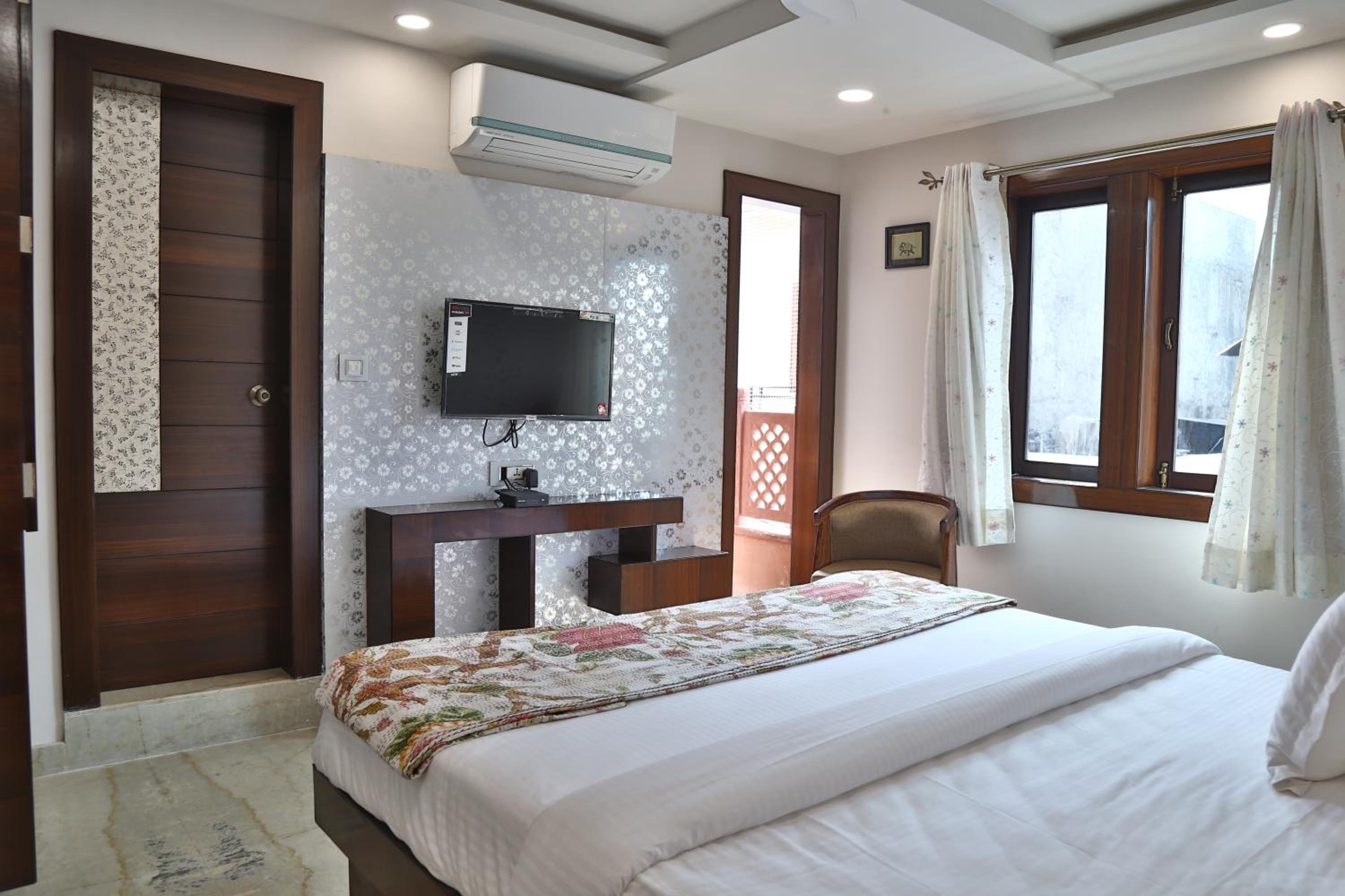 Deluxe Room - Photo 5