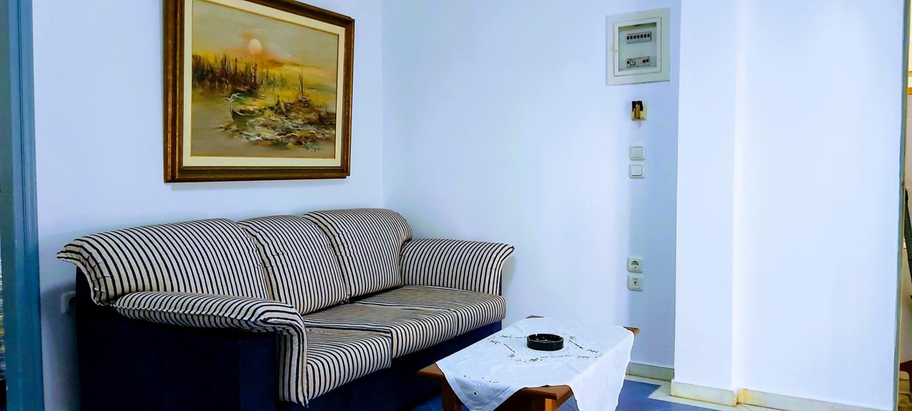 Studio Apartment - Photo 1