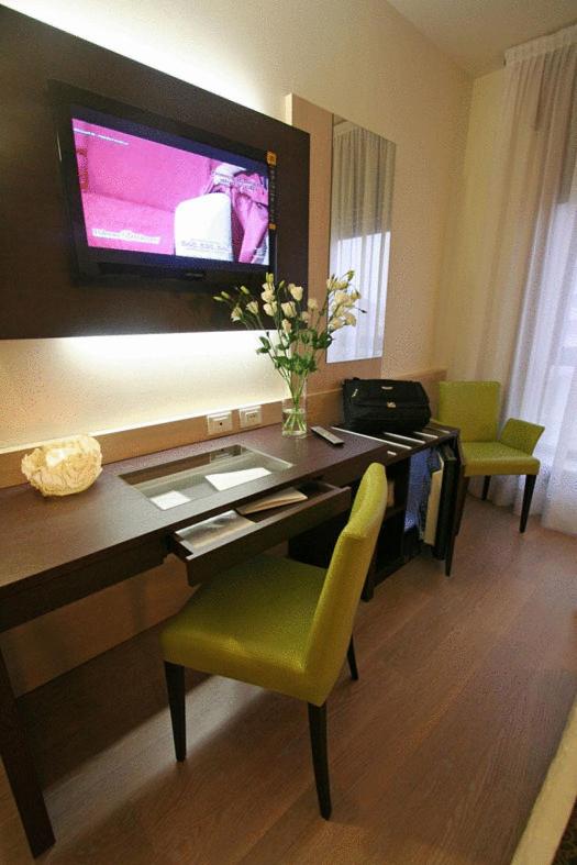 Double or Twin Room - Photo 5