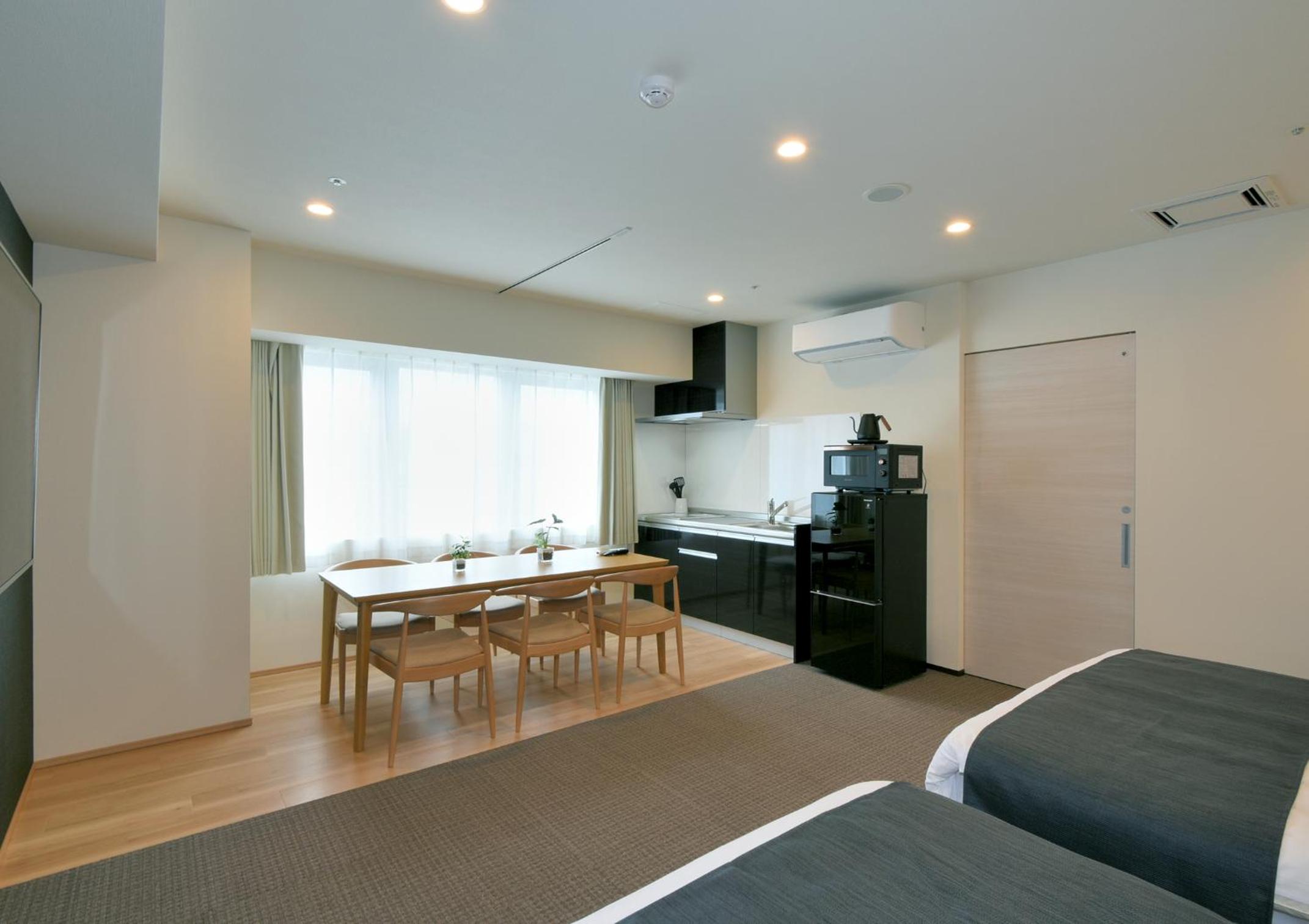 Executive Suite - Photo 9